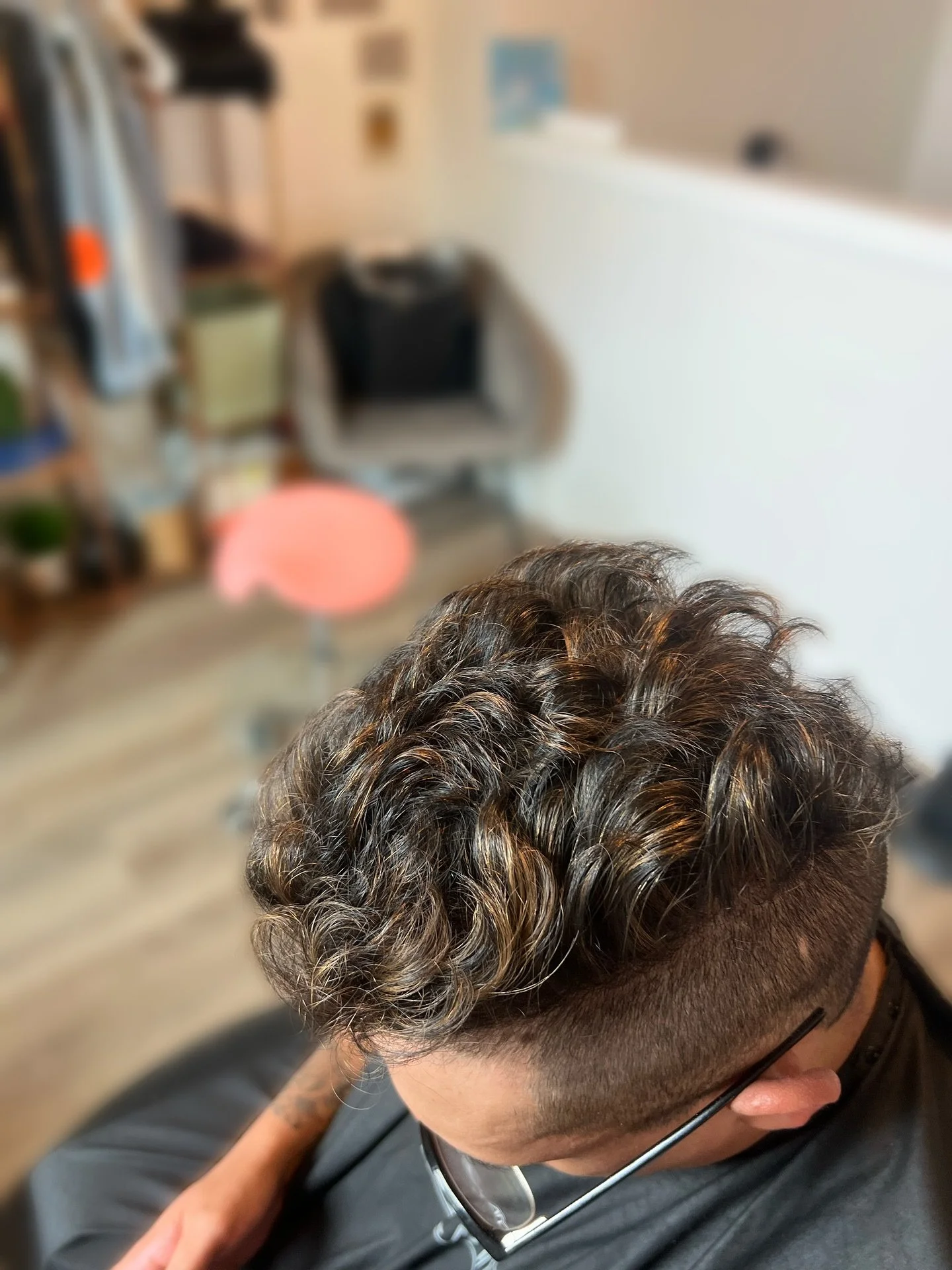 guylights β¨
.
.
Tone: 7gb 7nb 8v
#denverhair #denverhairstylist #denvermenshair #menshighlights #guylights #westminstercolorado #westminsterhairstylist #hairinspo #haircolor #hairbesties #hairtransformation