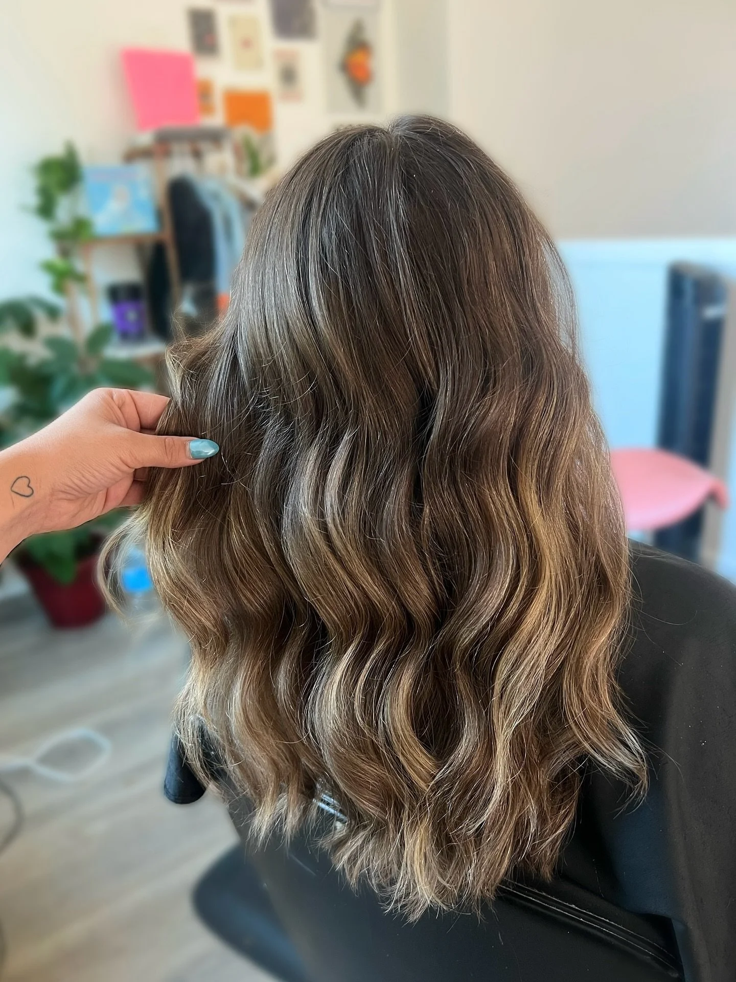 baby light + tip outs π€
.
.
#denverhairstylist #denverhairsalon #denverhair #denverlivedincolor #westminsterhairstylist #westminsterhair #hairbesties #hairbeforeandafter #hairtransformation #hairinspo