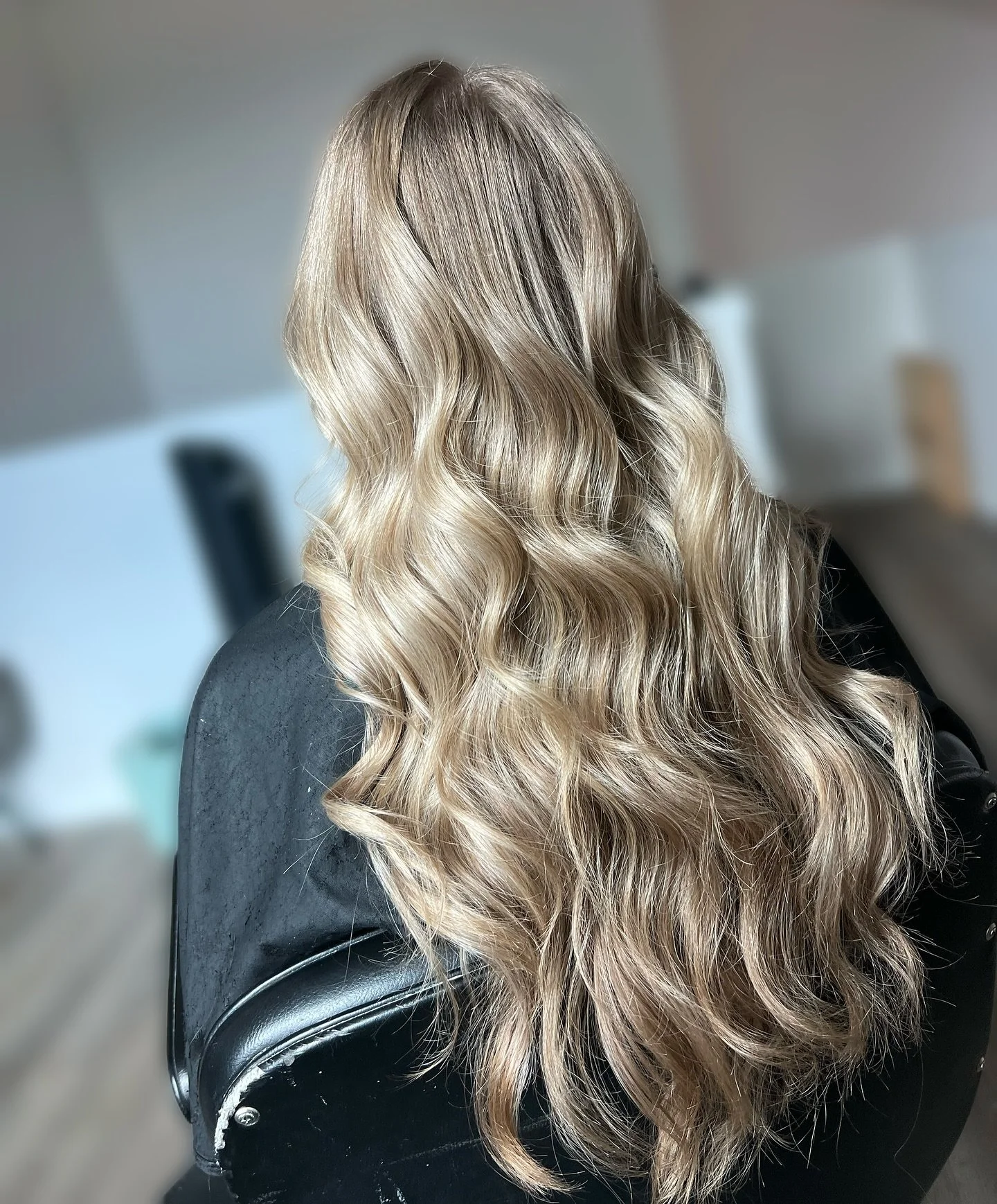 partial baby light & a haircut for Cassie β¨π¦
.
.
#denverhairstylist #denverhair #denverblondes #liveinhaircolor #westminsterhair #westminsterhairstylist #haircut #livedinblonde #teasylights #babylight