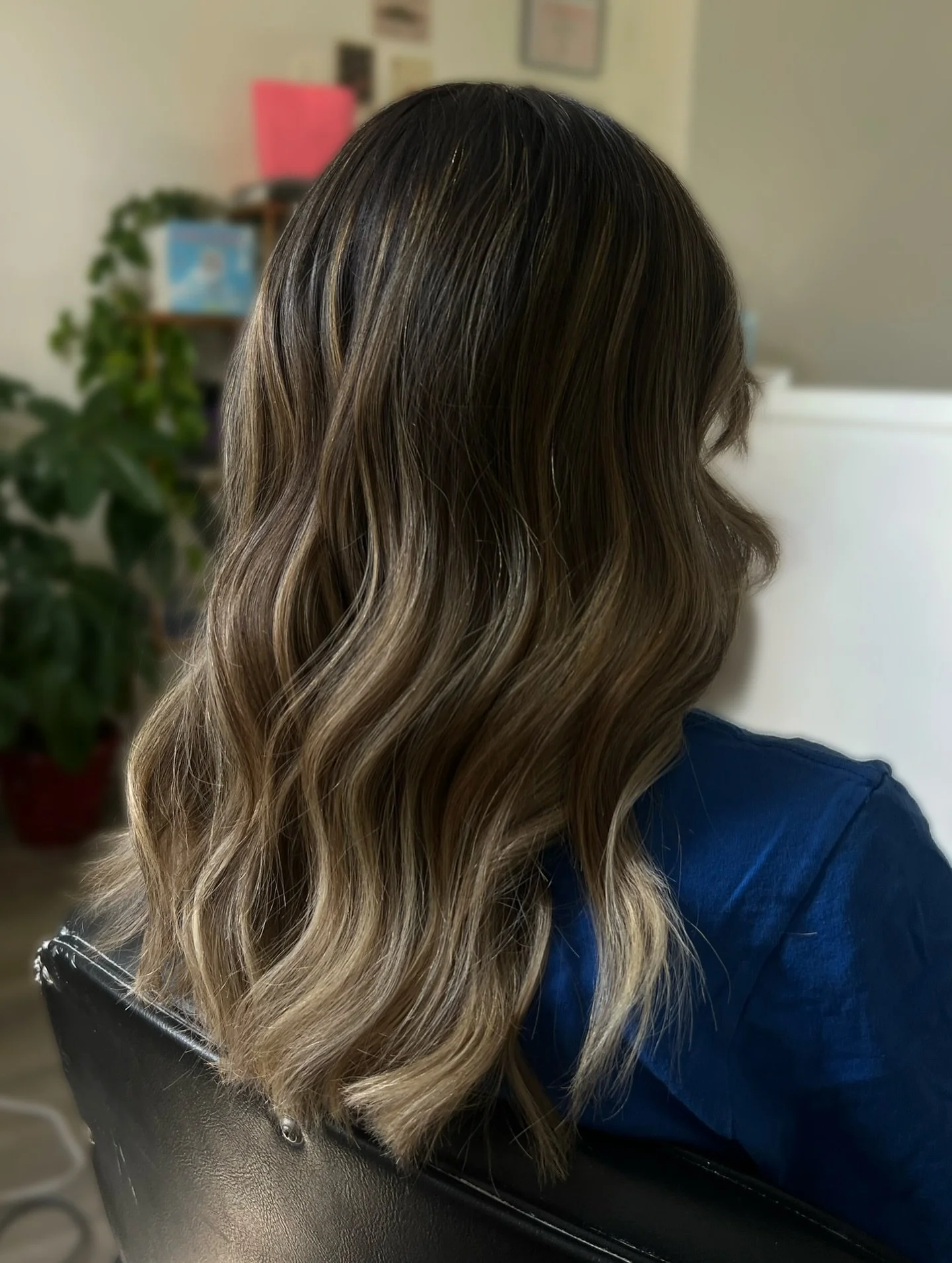 summer refresh! π€
.
.
#denversbest #denverhairstylist #denverhairsalon #denverblondes #denverbrunette #brunettebalayage #westminsterhairstylist #westminsterhair #hairinspo #hairbesties #matrix #redken