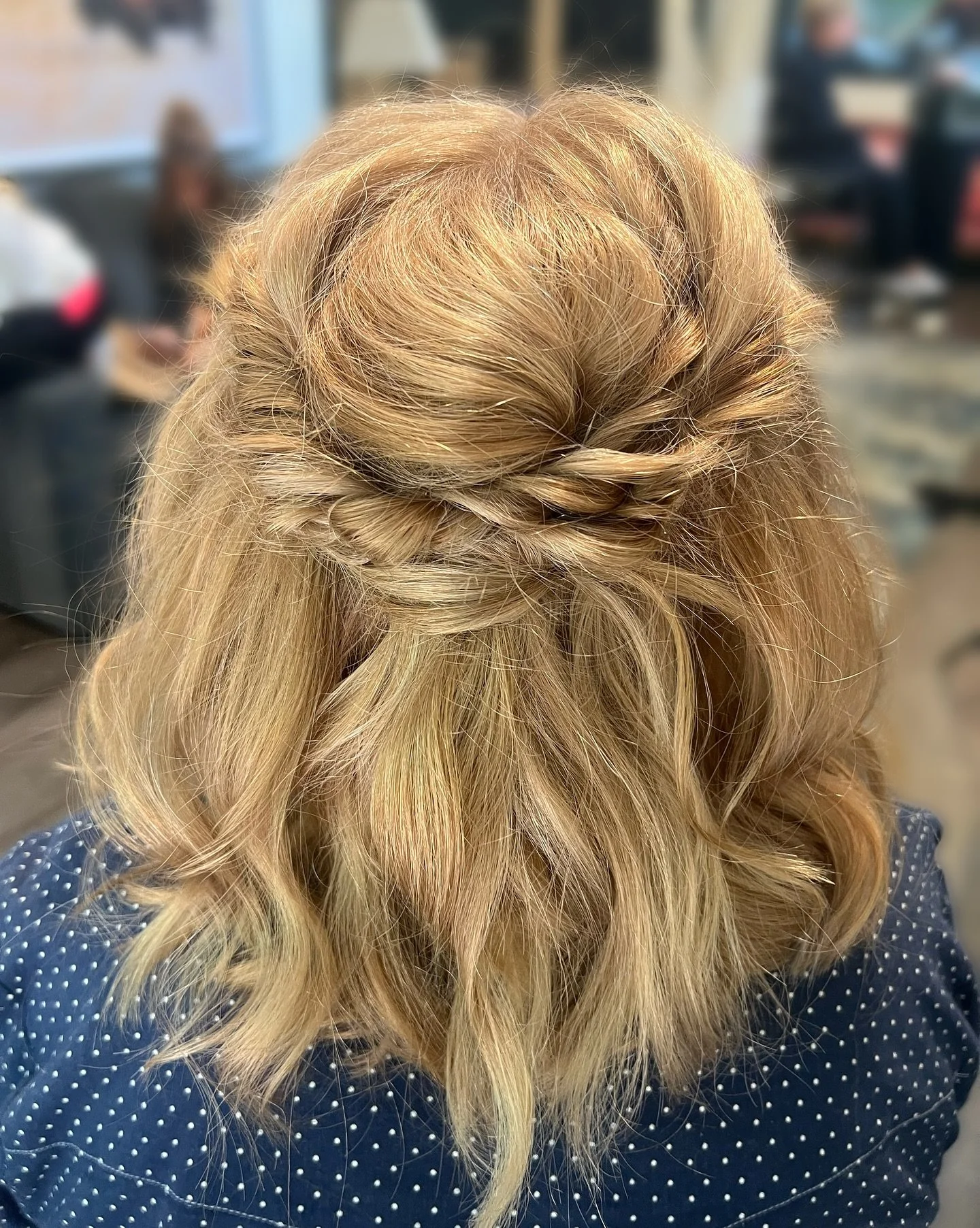 todays bridal party in Lyons, CO🩷
.
.
#denverhairstylist #denverbridal #denverbridalhair #coloradobridalhair #coloradospecialevents #coloradowedding #weddinghairstylist #bridesmaidshair #hairideas #hairinspo