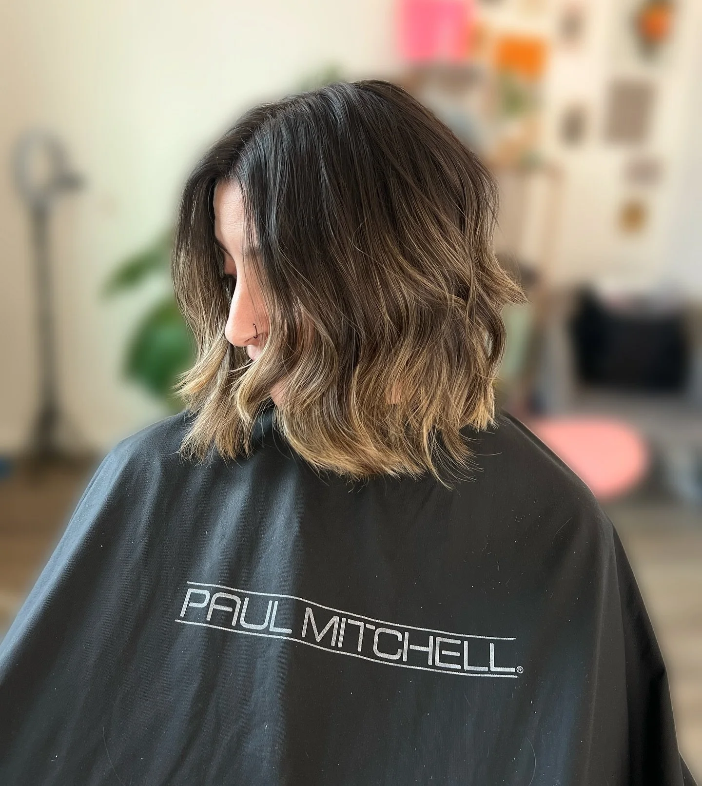 breaking news: short hair is trending ‼️
(Third big chop this week, something is in the aiiiiir) 
.
.
#denverhair #denverhairstylist #denverhairsalon #wedtminsterhair #haircut #shorthairstyles #longbob #coloradosalon #hairbeforeandafter #hairinspo #h
