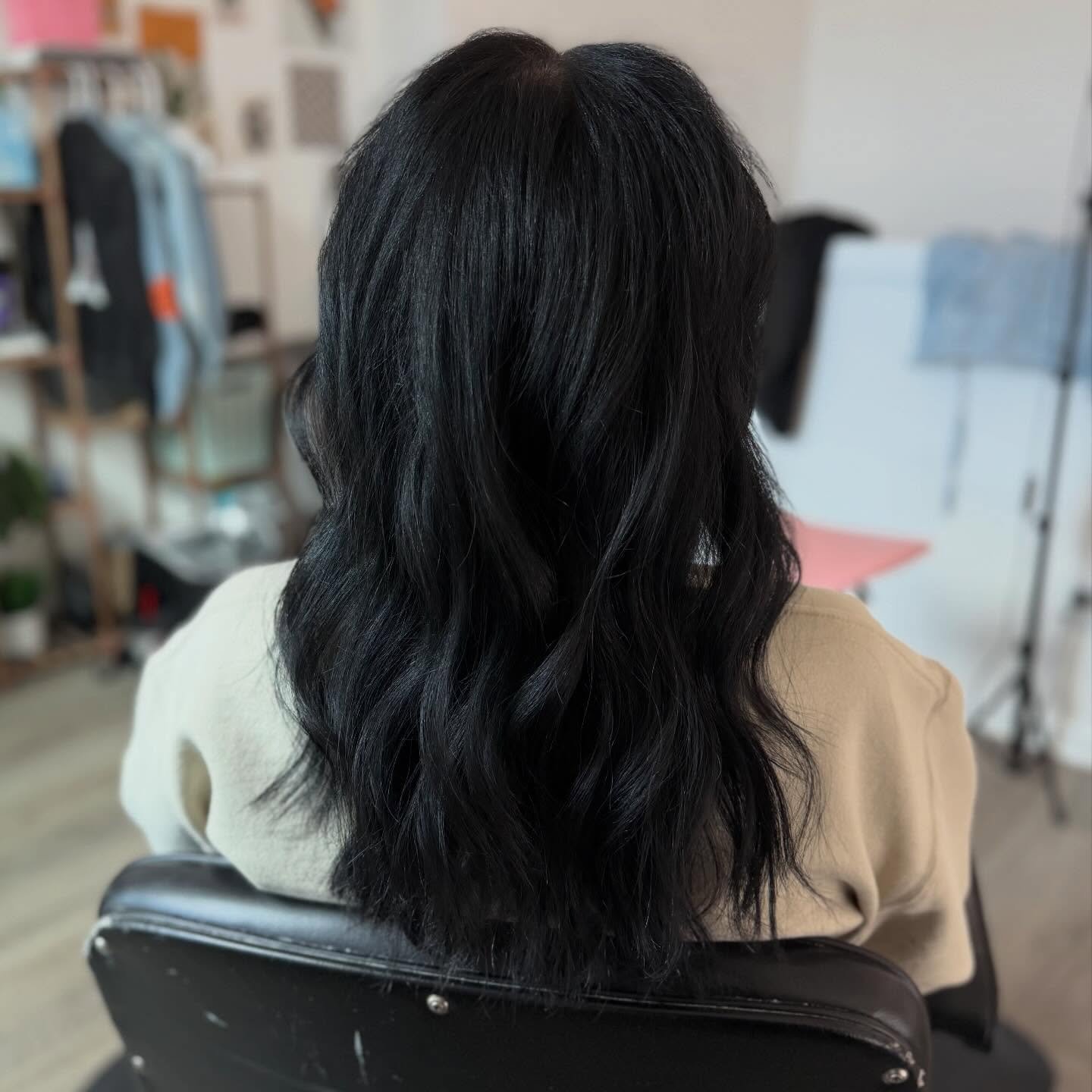 big chop and a color refresh ✨🤍
.
.
#denverhairstylist #denverhair #westminsterhairstylist #westminsterhair #coloradocolorspecialist