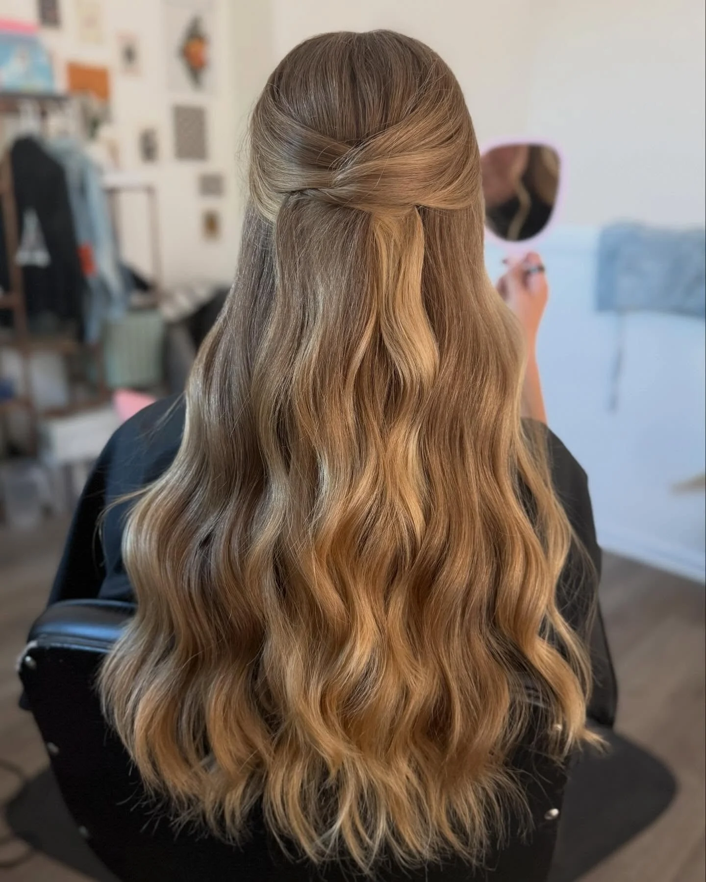 🍦
.
.
#denverbridalhair #simplehalfuphalfdown #coloradobridalhairstylist #bridalhair