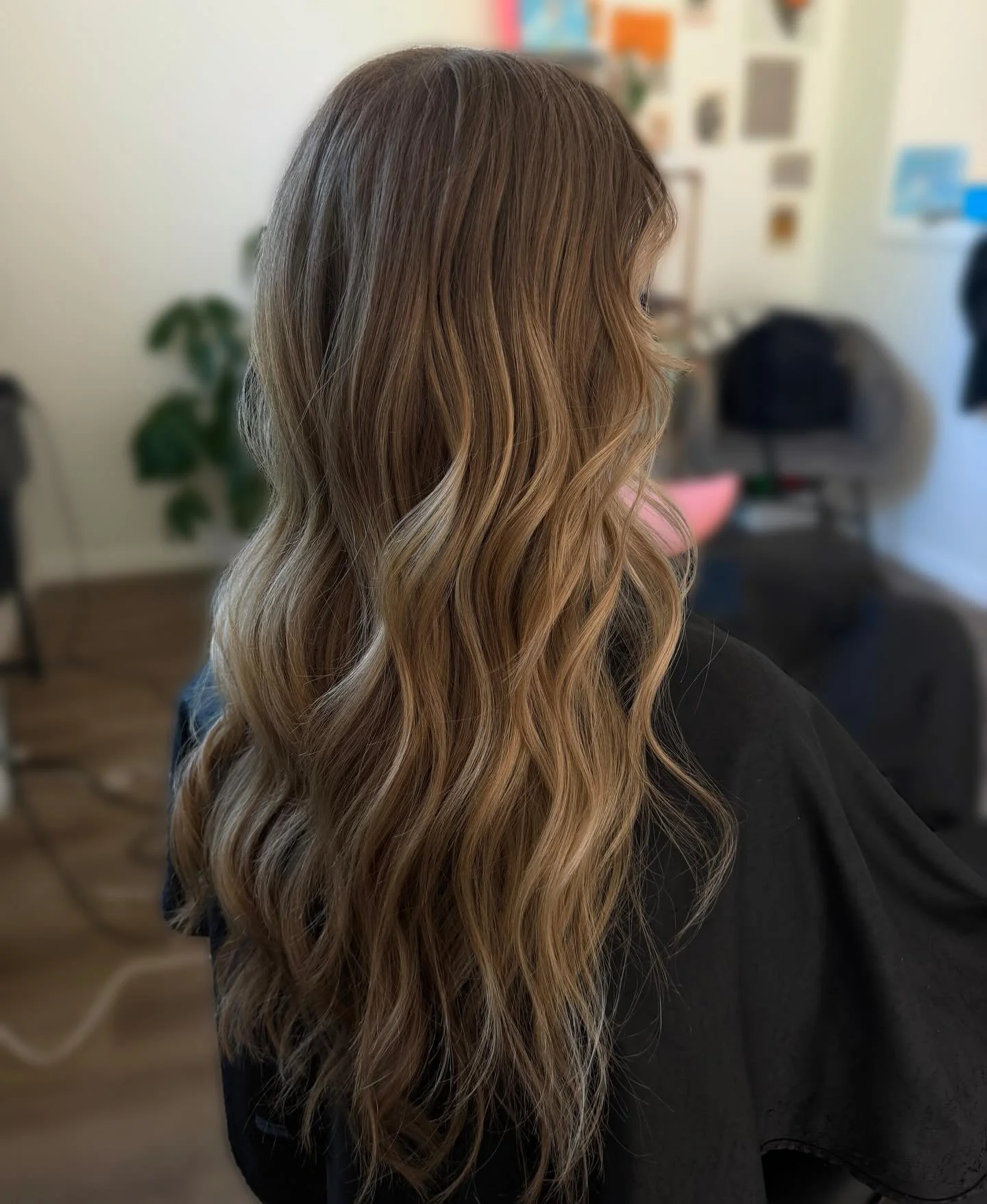 Little miss forgot to take before pic&hellip;🫣 but we did a face frame highlight and left the rest alone today for a more low maintenance look. 
Happy Saturday 🩷
.
.
#denverhair #denverhairstylist #westminsterhairstylist #livedinhaircolor