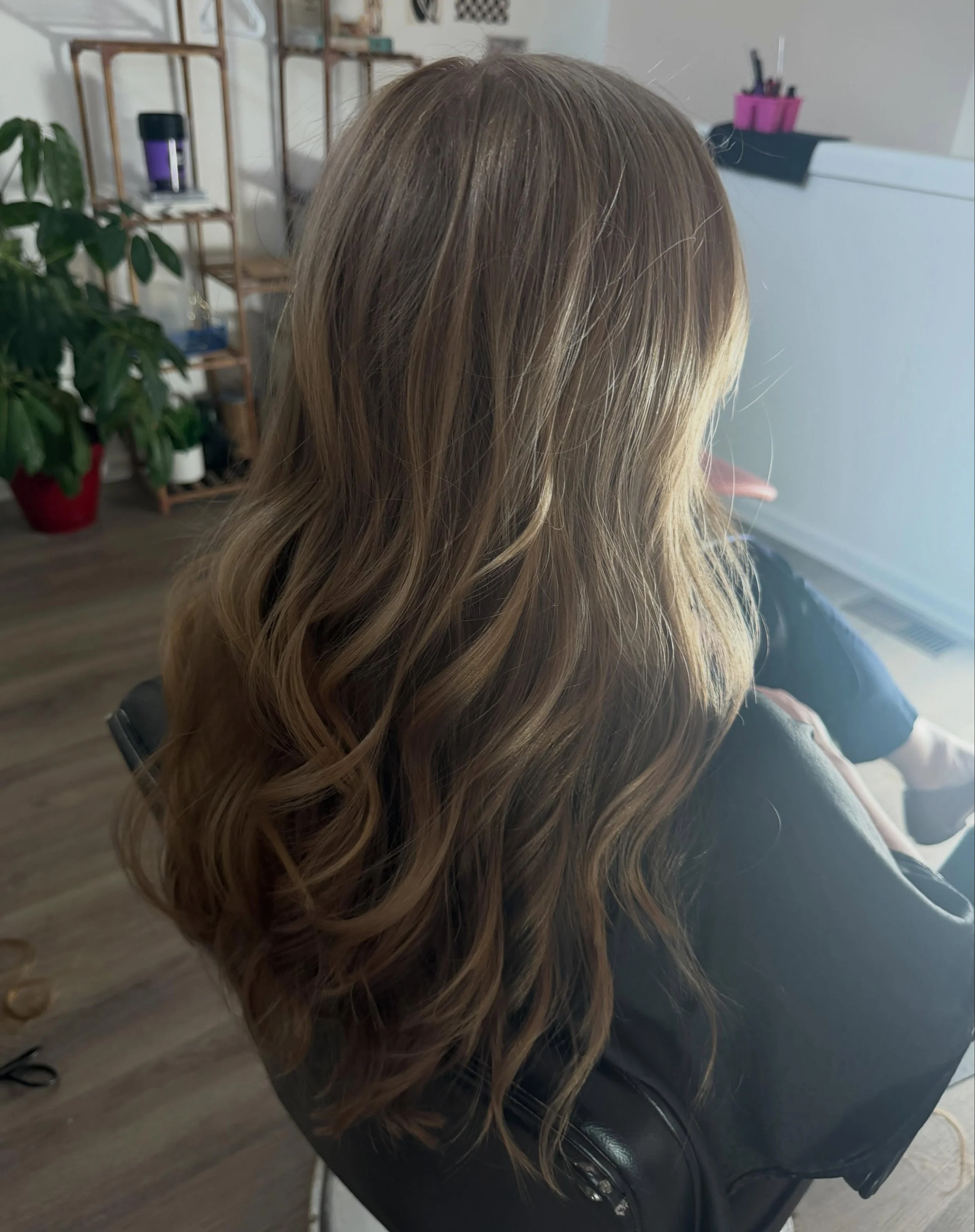Haircut for my bestie from 2nd grade&hellip; we&rsquo;re 30 now🥰😩 always love catching up on life now and reminiscing on old mems🩷
.
.
#denverhair #denverhairstylist #westminsterhairstylist #haircut #longlayers