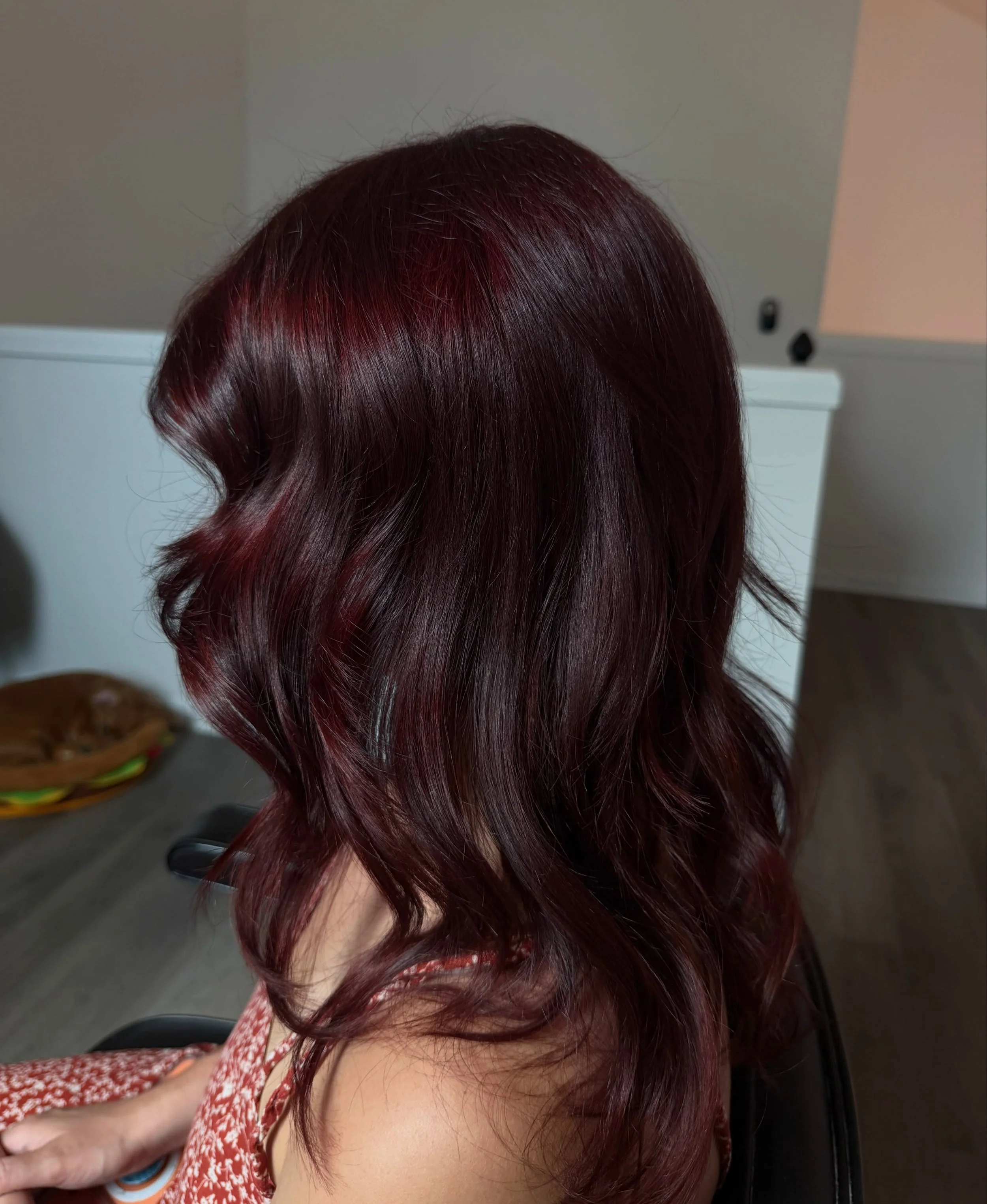 rich reds are my favorite ❤️ 
.
.
#westminsterhairstylist #denverhairstylist #denverredhead #roottouchup #hairbesties