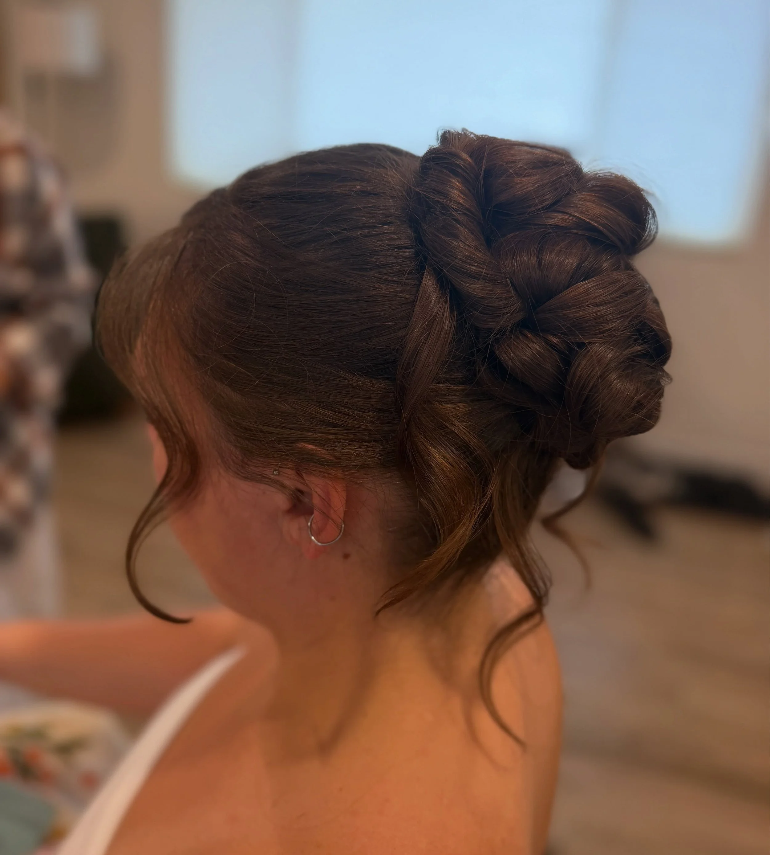 the perfect balance of sleek but still lots of texture! ✨
.
.
#coloradoweddingvendor #denverbridalhairstylist #denverbridalhair #bridalhairstyling #westminsterhairstylist
