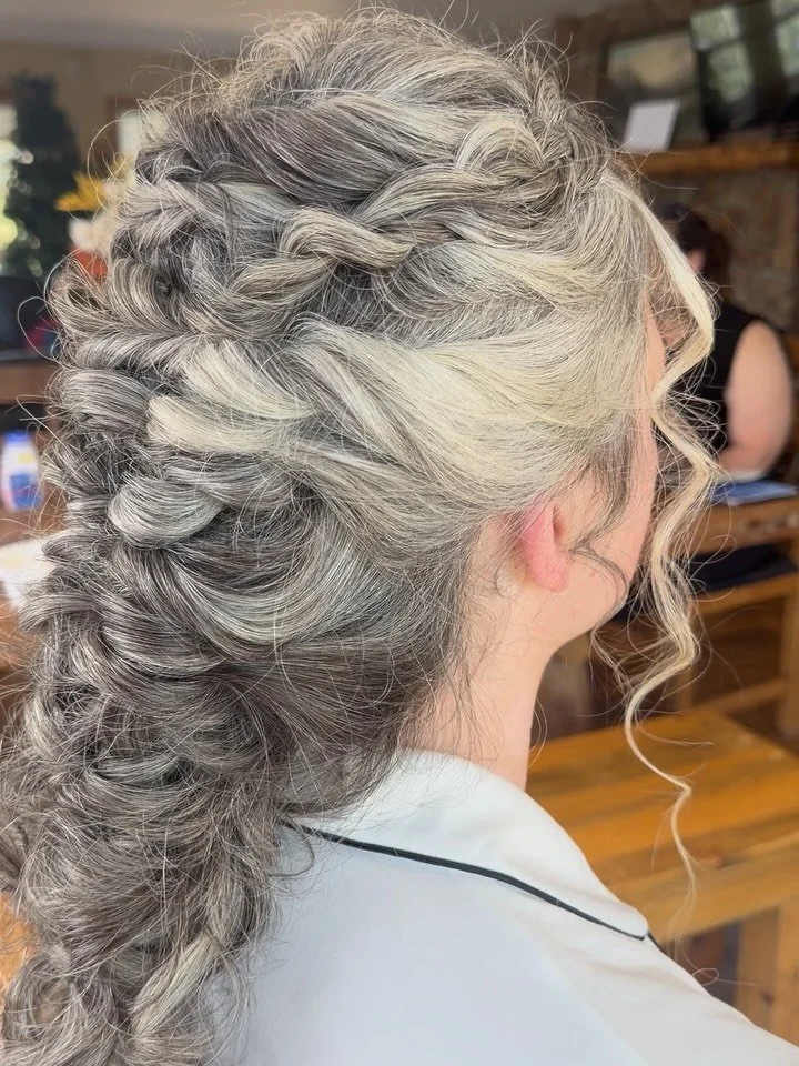 The Athena Braid ✨ (or lately, the zendaya braid) 🕸️
.
.
#estesparkbridalstylist #denverbridalhairstylist #coloradoweddingvendor #athenabraid #greekgoddessbraid