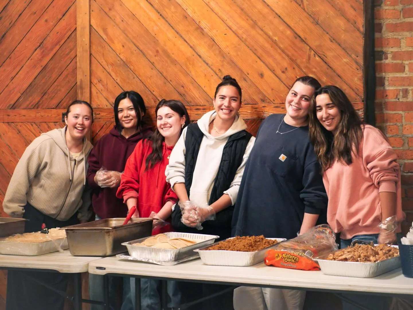 IT&rsquo;S THURSDAY!!

Guess what! Tonight is Meal of Hope!
Join volunteers at 5 PM on Thursdays at Harvest Sound Church to serve the inner city of Nashville, Tn!! We&rsquo;ll see you tonight!

❤️&zwj;🔥☃️⛪️