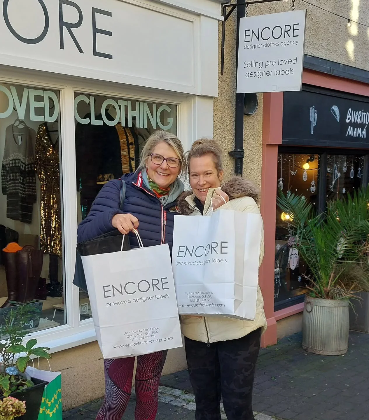 My fellow Crossfit girlie's  supporting my shop.
Thank you xx

#supportingcirencester ##cirencesterpreloved #prelovedlabelscirencester encorepreloved
Encorecirencester