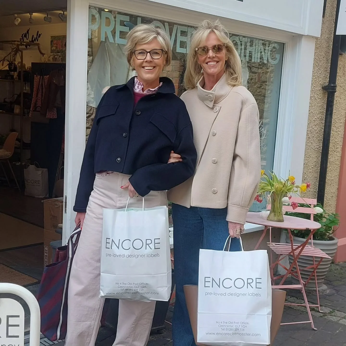 Sister Act. Just really appreciate the support of Hannah Tuffnell &amp; Zoe Fletcher. They support me on instagram as well as visiting..Always find a few goodies.. Such a lovely day with everyone...
Xxx

#prelovedlabelscirencester #secondhandincotswo