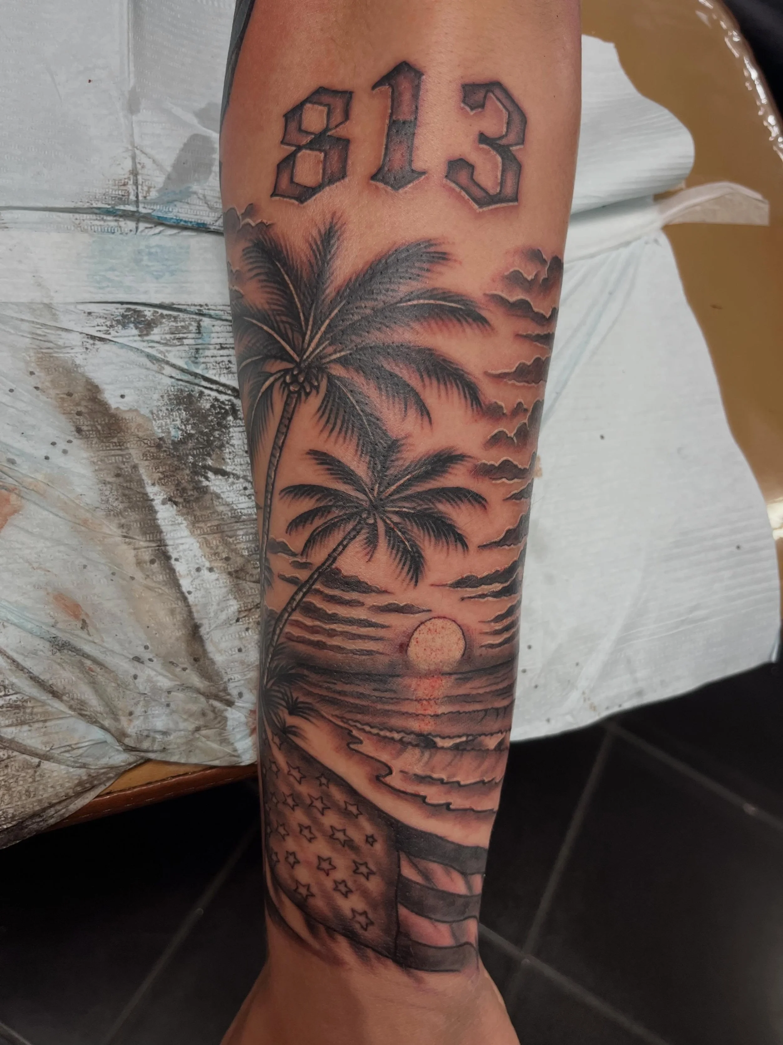 Black &amp; grey beach vibes done by @mikehirano 🌴⚓️
Taking walk-ins every day noon&ndash;8pm! Beach flash, custom ideas, small tattoos &amp; more 🌊 come see us for your next idea.