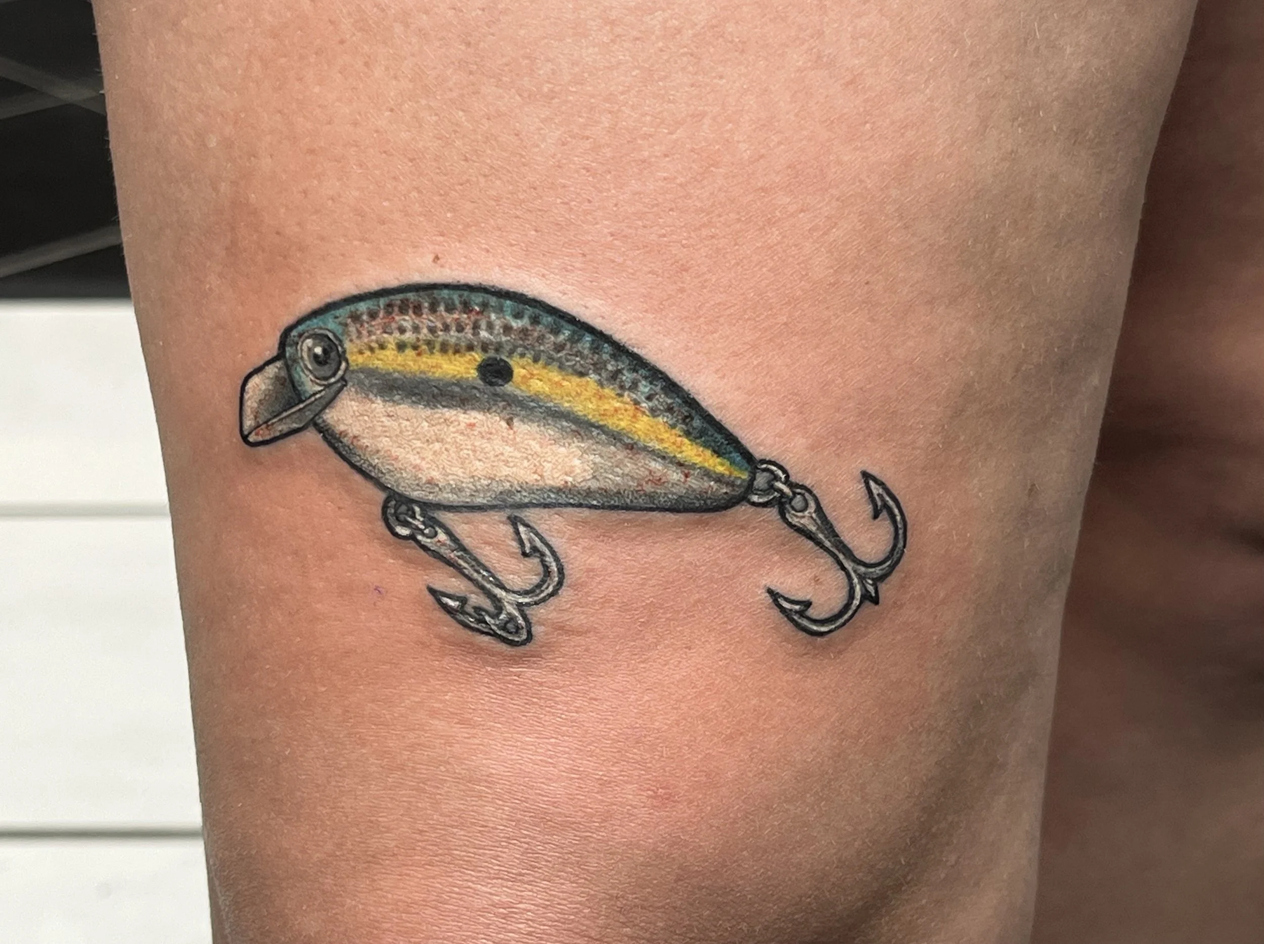color-fish-bait-thigh-tattoo-treasure-island-fl.jpeg