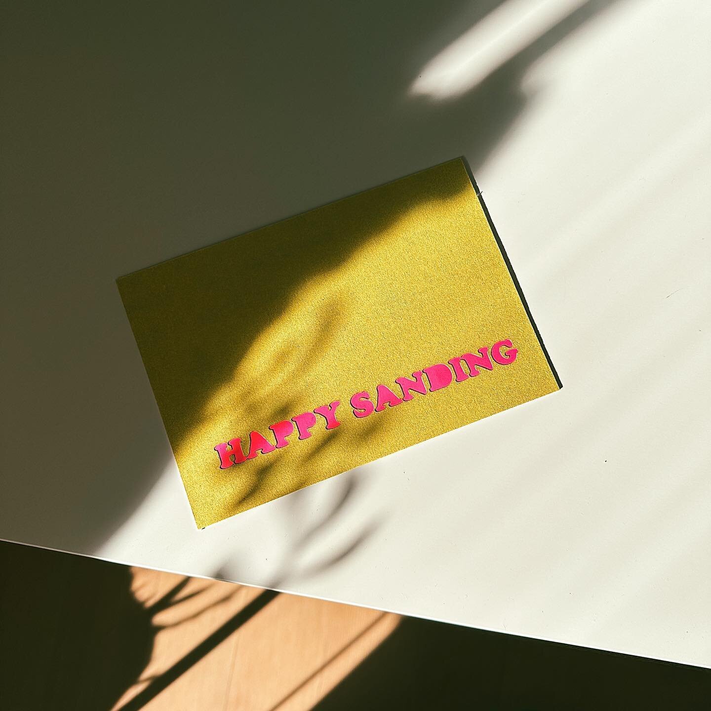 We cut sanding paper 🤓

Postcard made to sand a pice of brass we sent to @roberto_inderbitzin I think it put a smile on his face. 

#Laser #lasercutting #laserengraving #designstudio #swissdesignstudio #aargau #windisch #switzerland #sanding #sandin