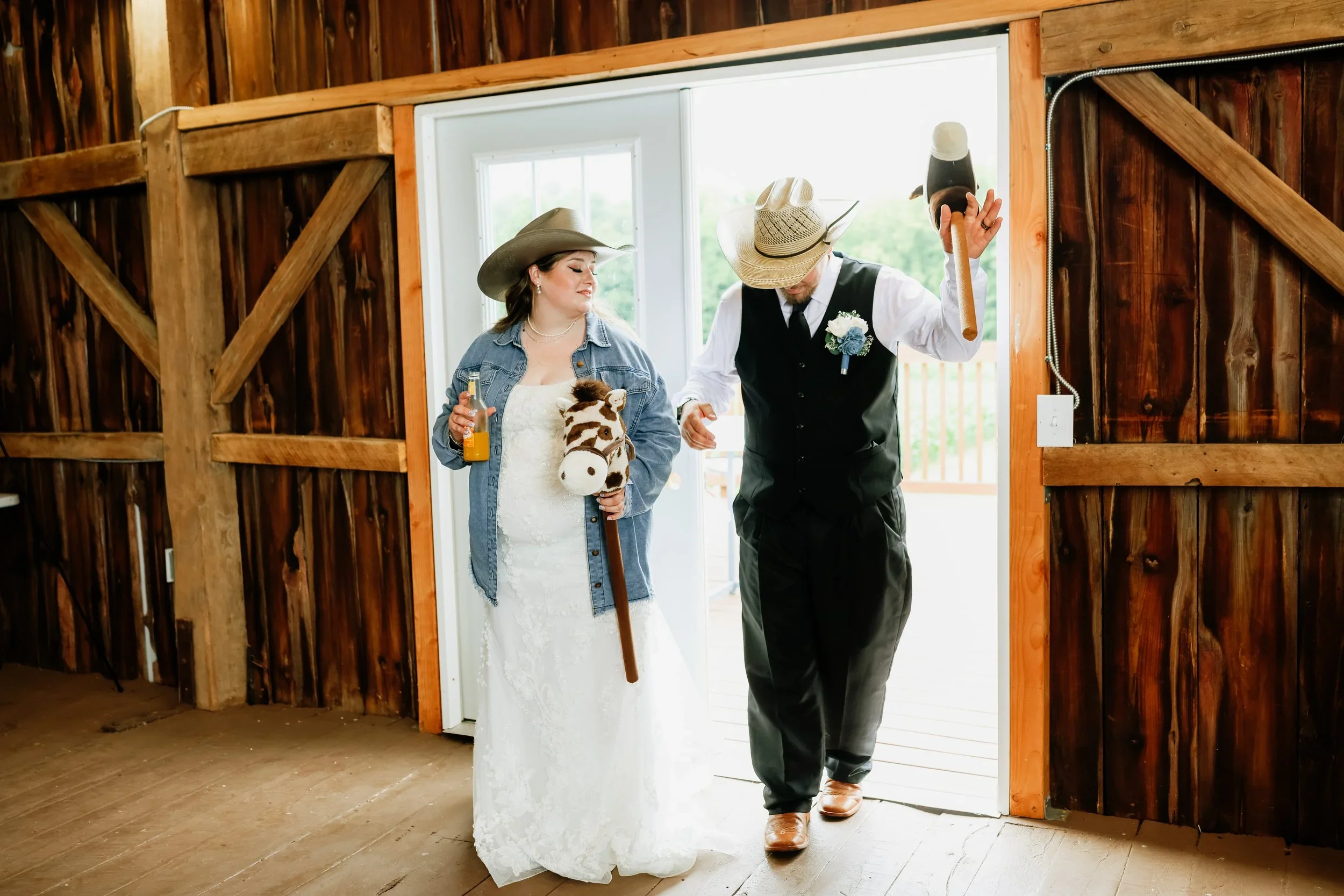 Rebecca + Hudson at Lucky 7 Barn