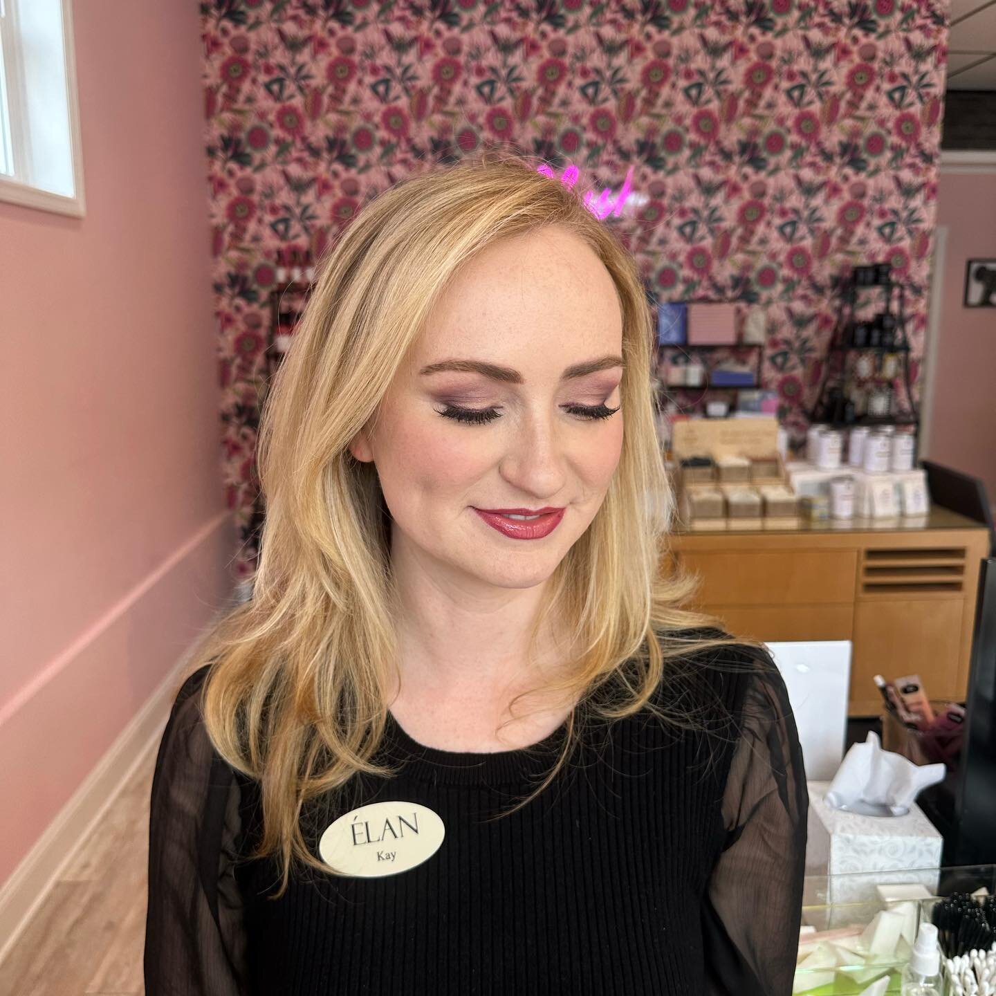 Make-up application with lashes for one of our own @hair_by_kayketch for @elanhairstudio by Diana 🩷

#makeupstudio #beautyboutique #springlakenj #monmouthcounty #promua #njbride #blushbabes🩷