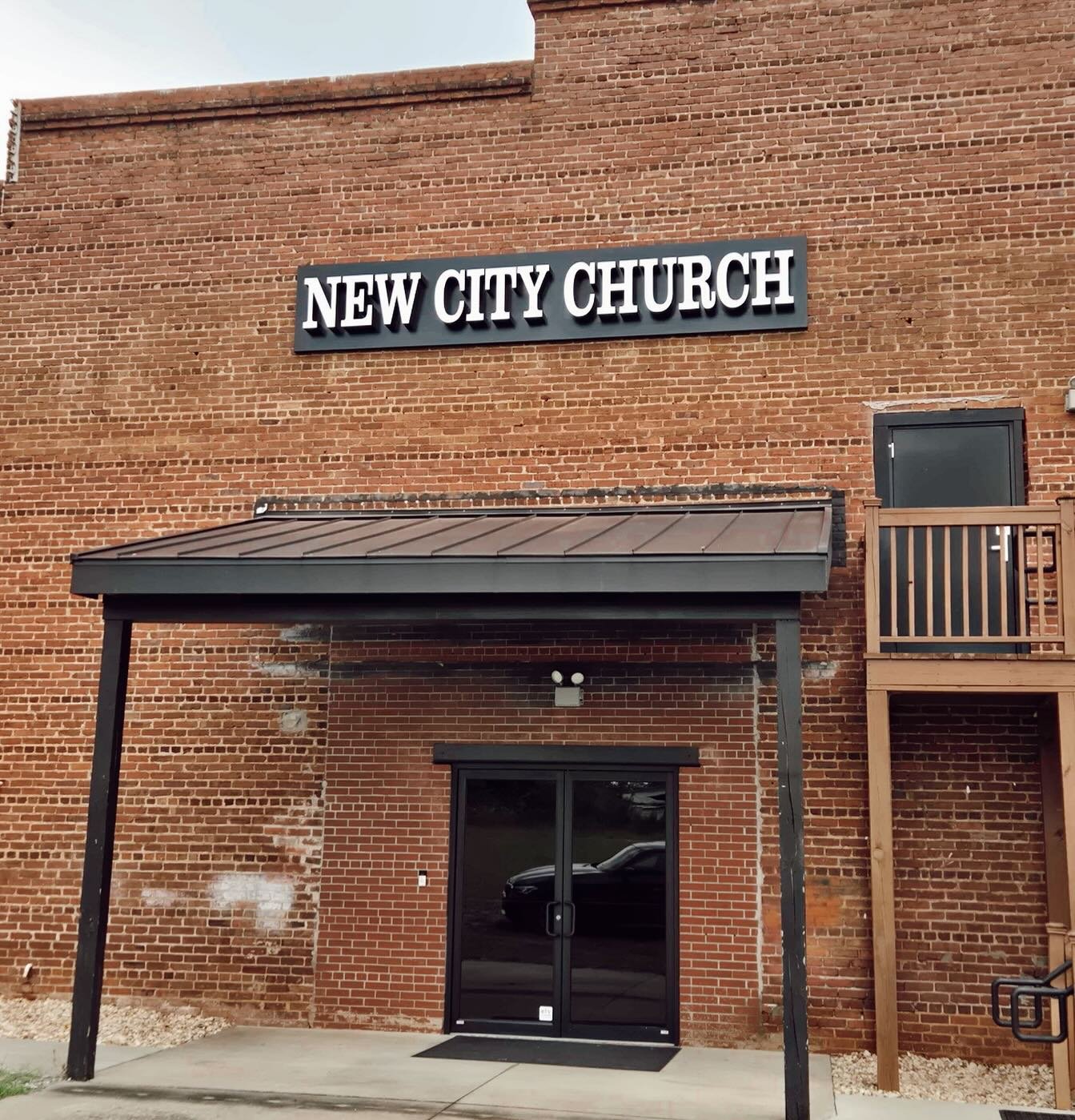 What a sweet gift from the Lord! Thank you to everyone who has donated and prayed over this new sign! We are thankful that we have such an intentional community!!
•
Come see it in person tomorrow morning at 10am!! Worship starts at 10:30!!