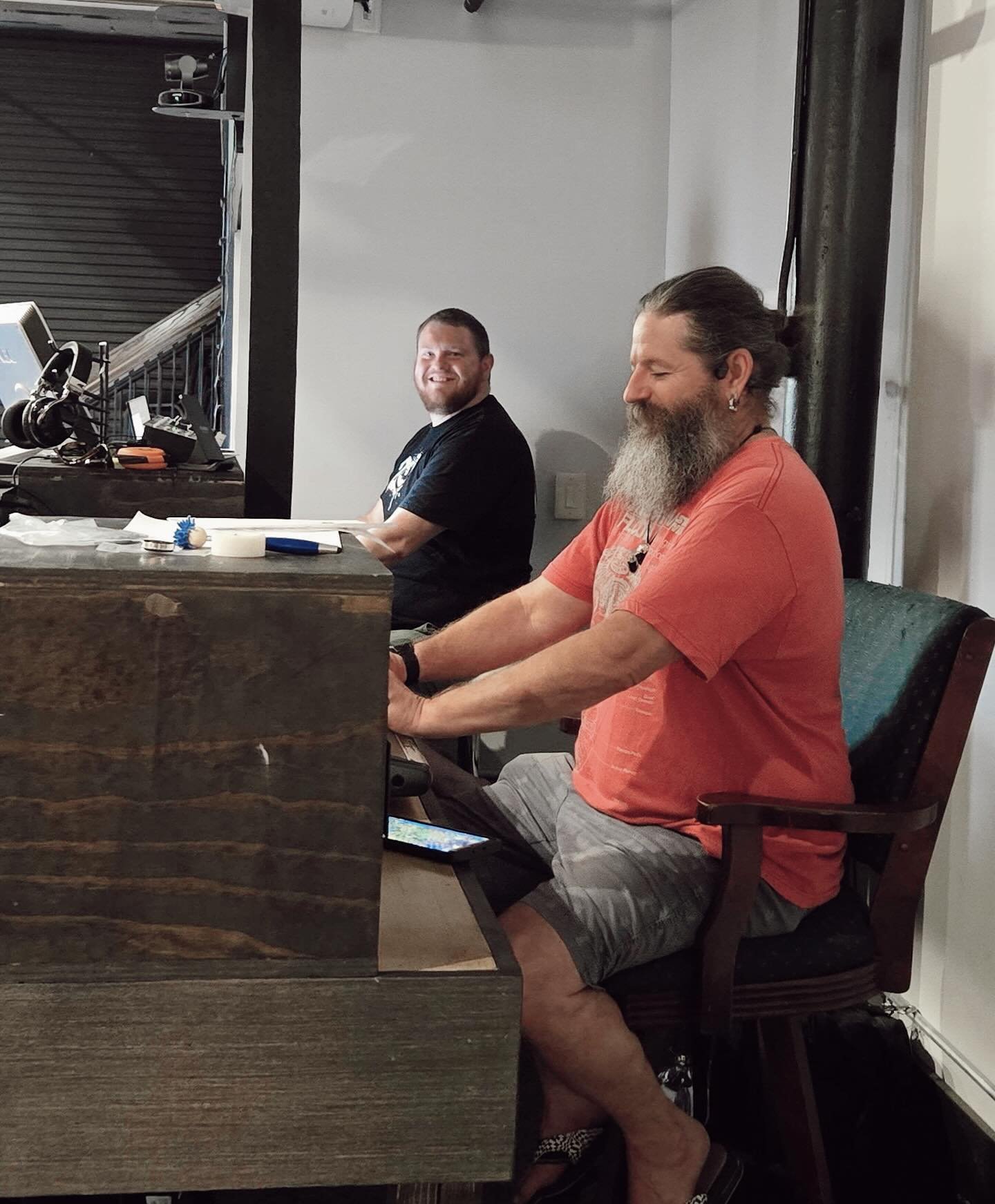 Thankful for our Tech Team who make Sunday mornings run smoothly! If you have a desire to serve here on Sundays, message us here or visit our website and contact Ham Abney!
https://www.newcityatthemill.org/leadership-1