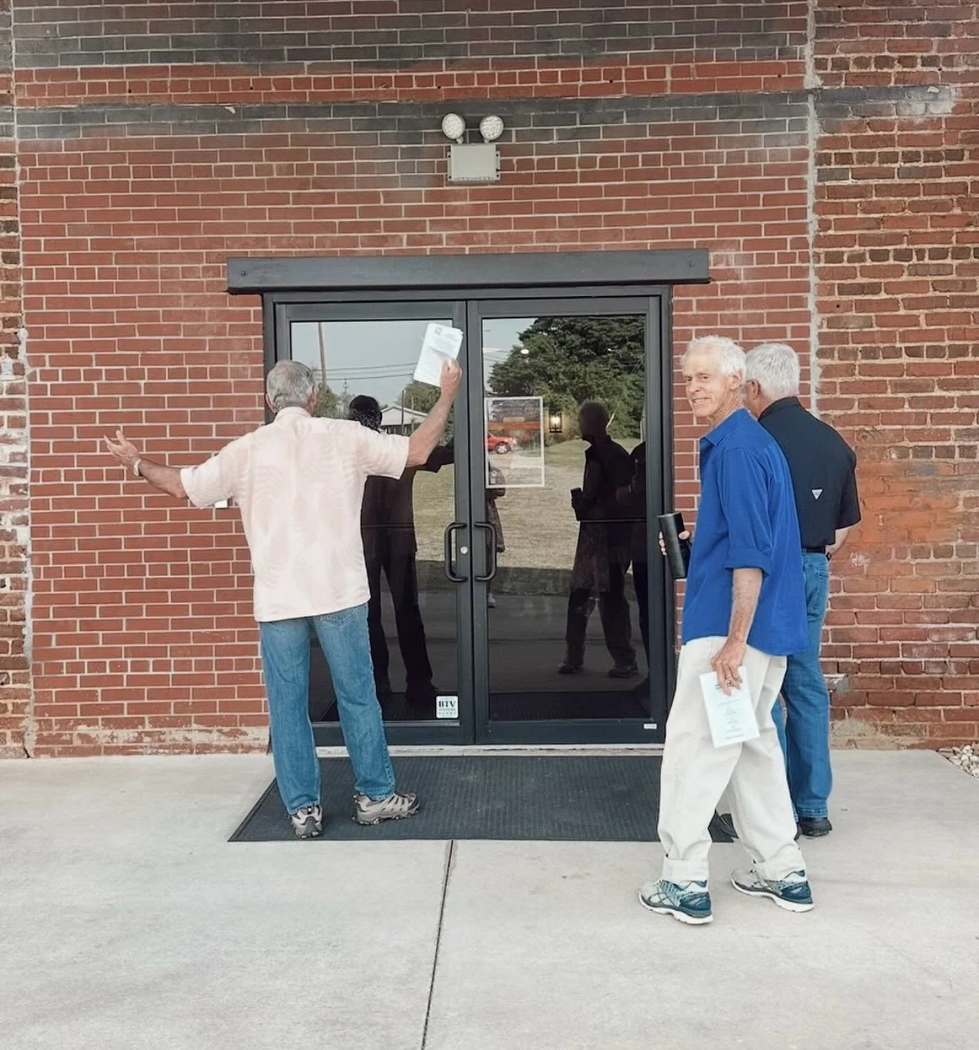 Our Connect Team is ready to greet you this morning! Coffee will be hot and ready at 10 and worship starts at 10:30! Join us as we worship our good, good Father!