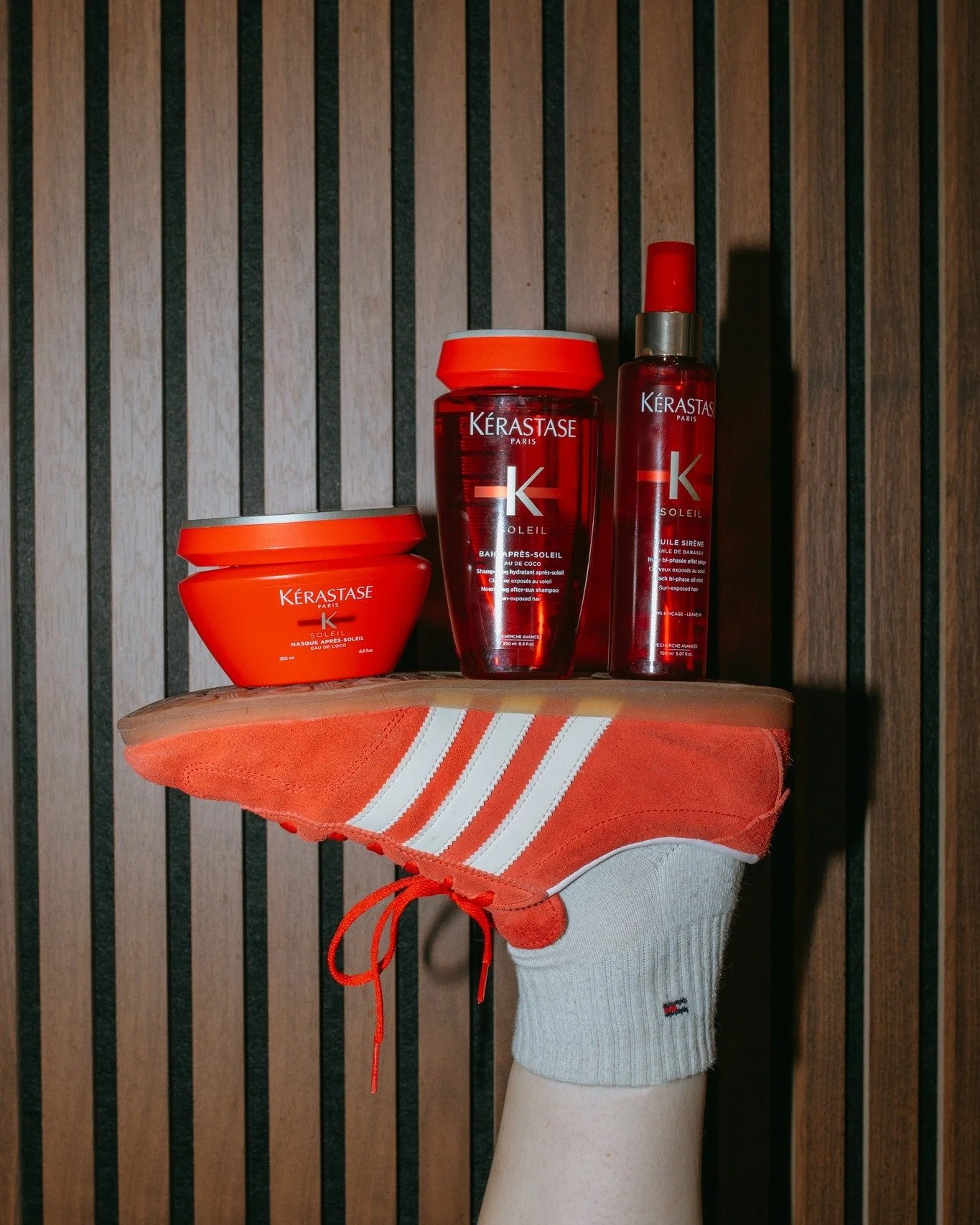 Seeing red with @hillaryandcosalon 🔴