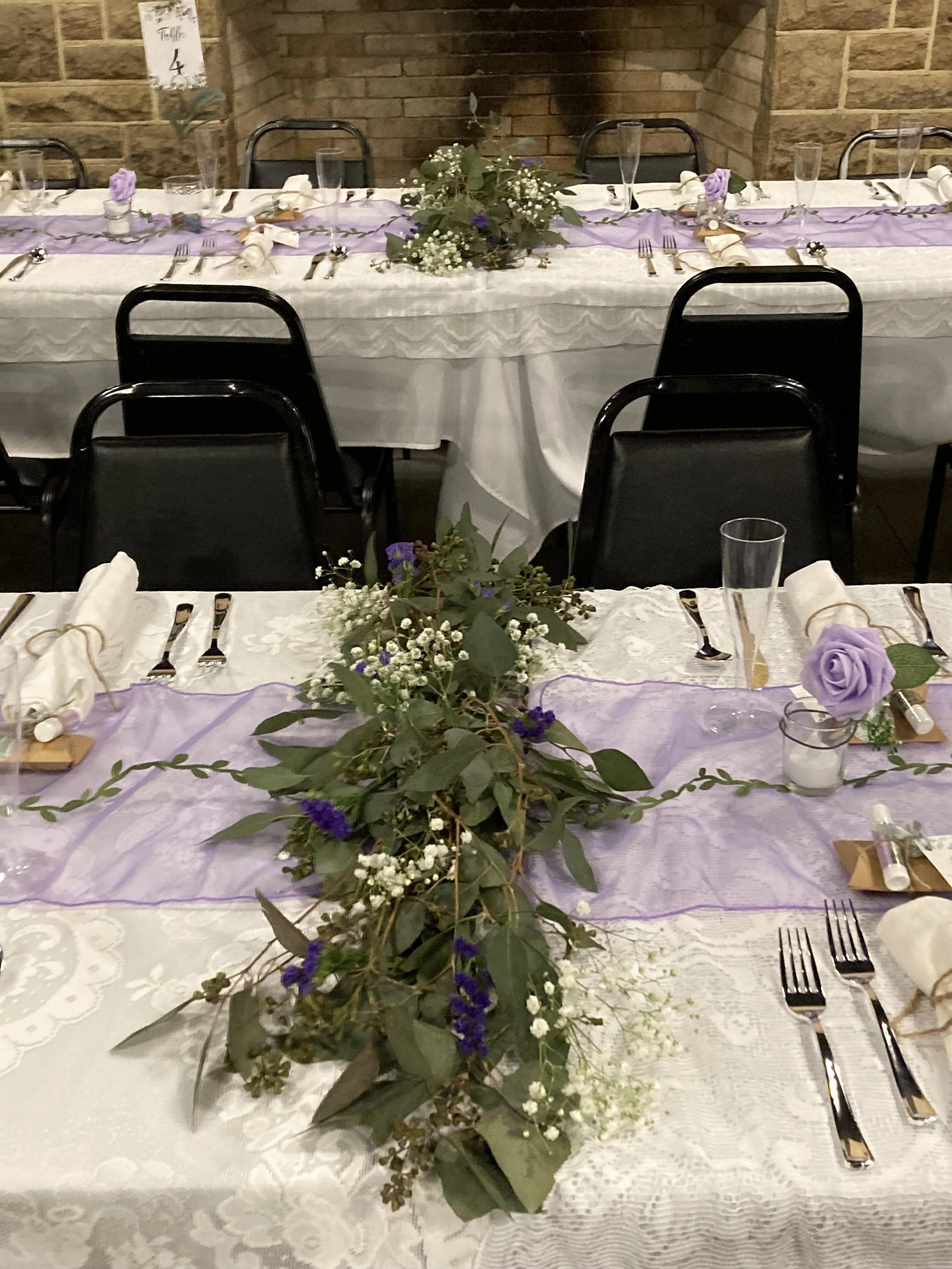 Small fresh garlands to separate tables