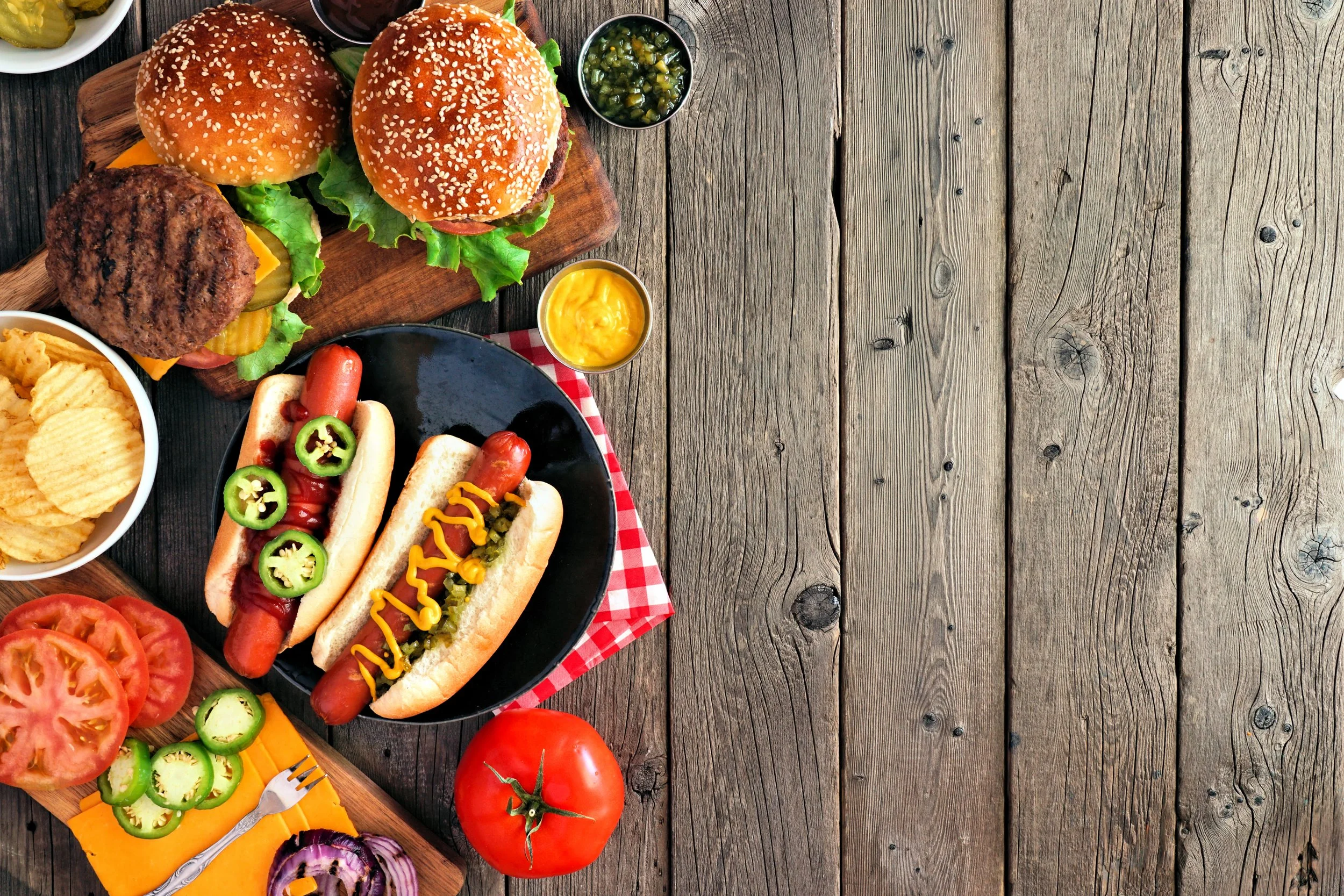 HOT DOGS AND BURGERS ON A PRIVATE BOAT CRUISE IN DUBAI