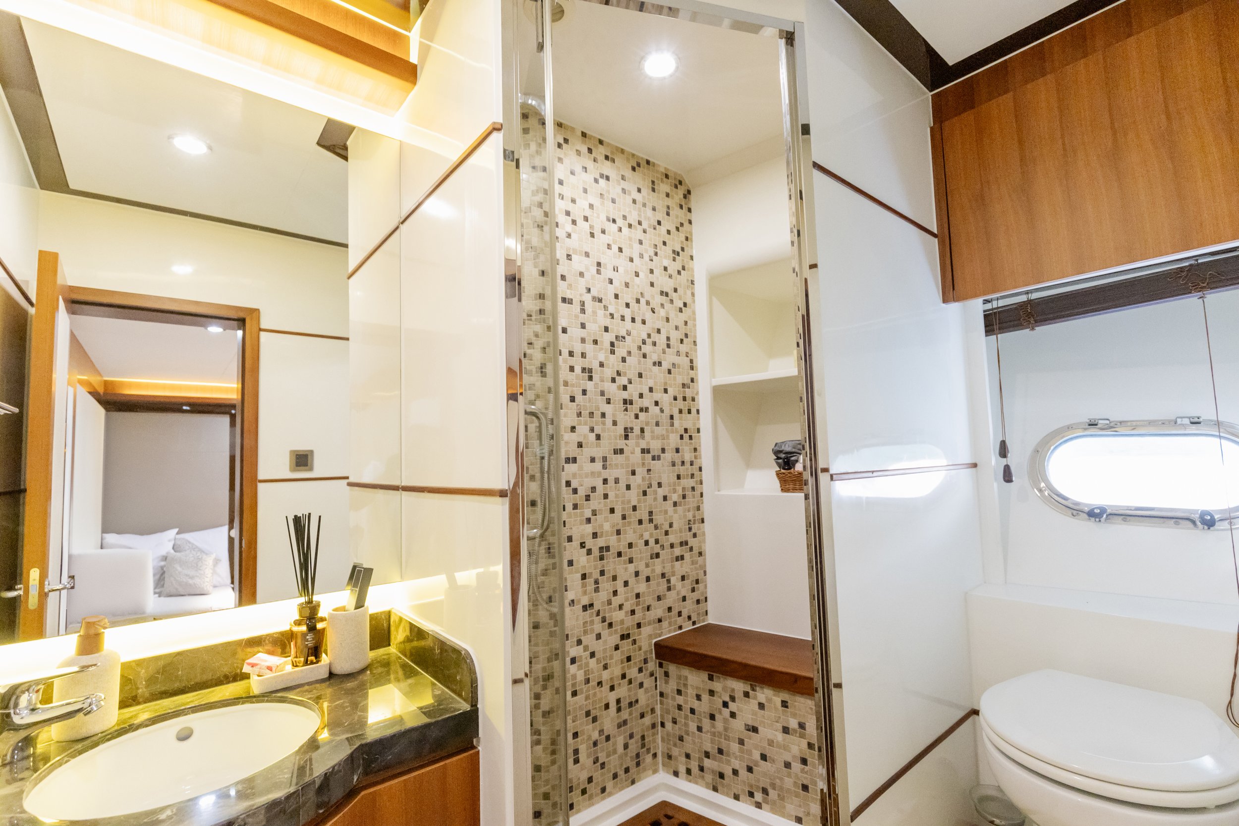 Bathroom 2.jpg