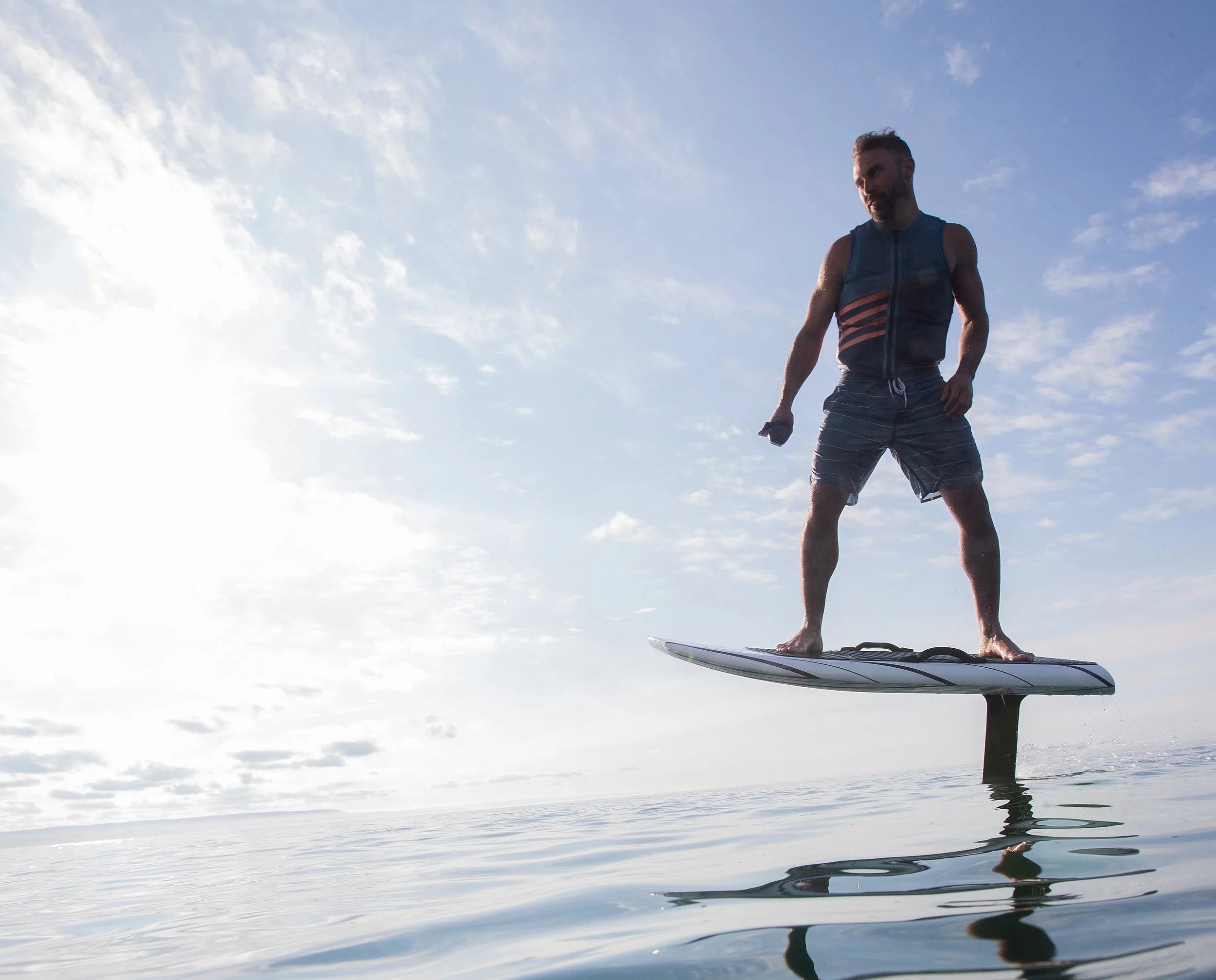 ELECTRIC SURFBOARD VIP DUBAI YACHT WATERSPORT