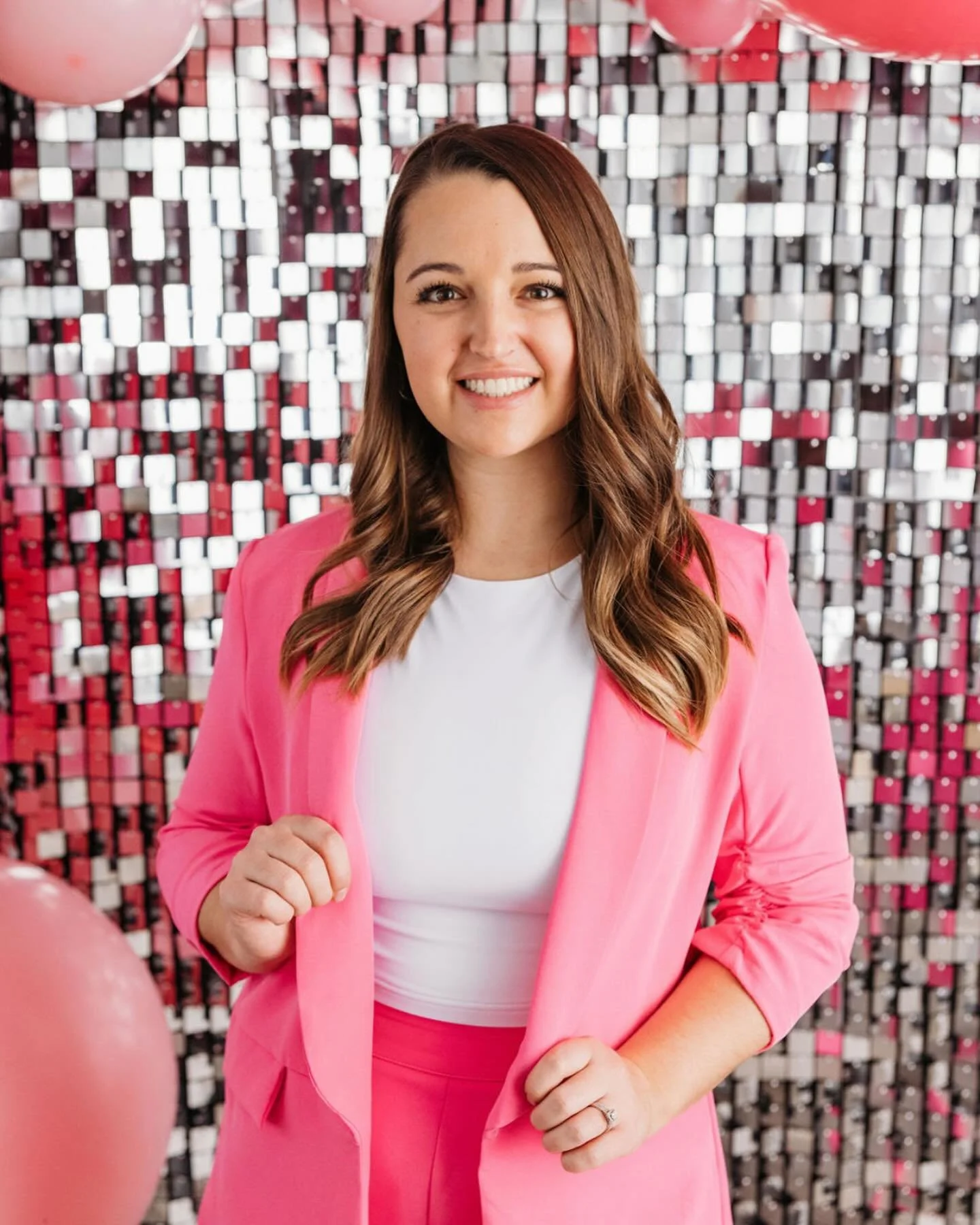 Brides 👰🏼&zwj;♀️&hellip; Come visit with @midwestbashbabes and visit with over 200+ booths to discuss your wedding at the LARGEST, MOST ATTENDED and #1 Sioux Falls bridal show at the  Sioux Empire Wedding Showcase on Sunday, November 30th from 12-3