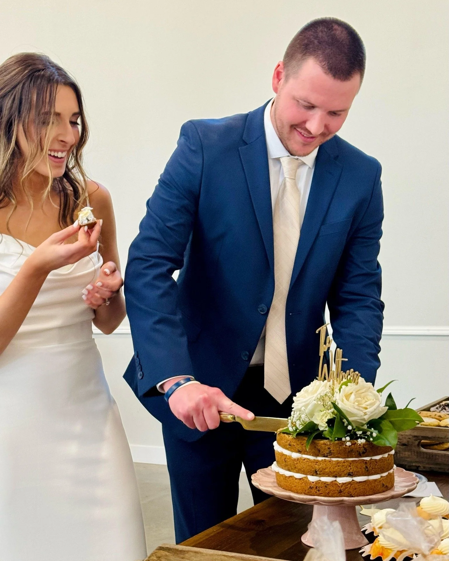 Brides 👰🏼&zwj;♀️&hellip; Come visit with @marysmtncookiessiouxfalls and visit with over 200+ booths to discuss your wedding at the LARGEST, MOST ATTENDED and #1 Sioux Falls bridal show at the  Sioux Empire Wedding Showcase on Sunday, February 22nd 