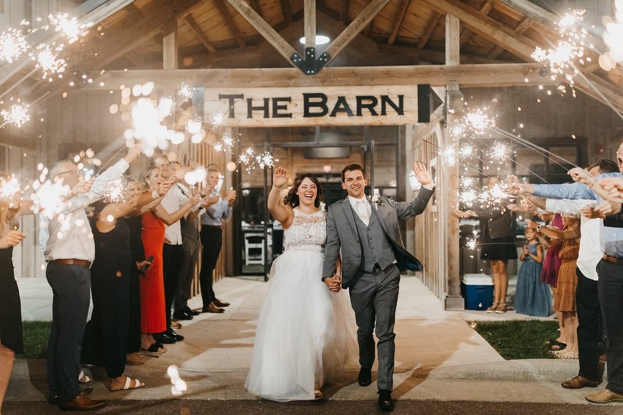 Brides 👰🏼&zwj;♀️&hellip; Come visit with Sanford Event Barn and visit with over 200+ booths to discuss your wedding at the LARGEST, MOST ATTENDED and #1 Sioux Falls bridal show and Fashion Show at the Sioux Empire Wedding Showcase on Sunday, Novemb