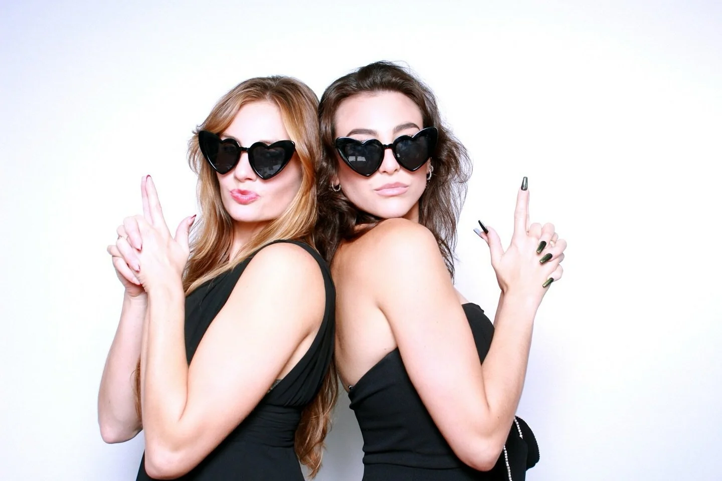 Glam moments? Guaranteed. 😎✨

When Lumin Booths is at your event, the vibes are high, the poses are fierce, and the memories? Unforgettable!

#LuminBooths #EventGoals #photoboothsanantonio #sanantoniobride #sanantoniowedding #downtownsanantonio #riv