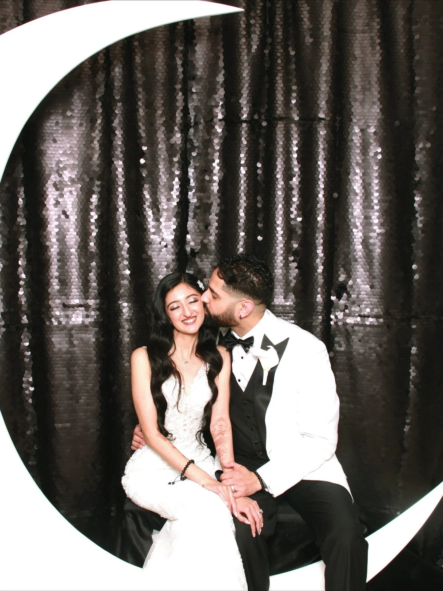 Love you to the moon &amp; back! 🌙✨

#sanantoniowedding #photoboothsanantonio #fallweddingseason #photoboothaustin #hillcountrywedding #modernphotobooth #downtownsanantonio #riverwalksanantonio #boernephotobooth #boerneweddings