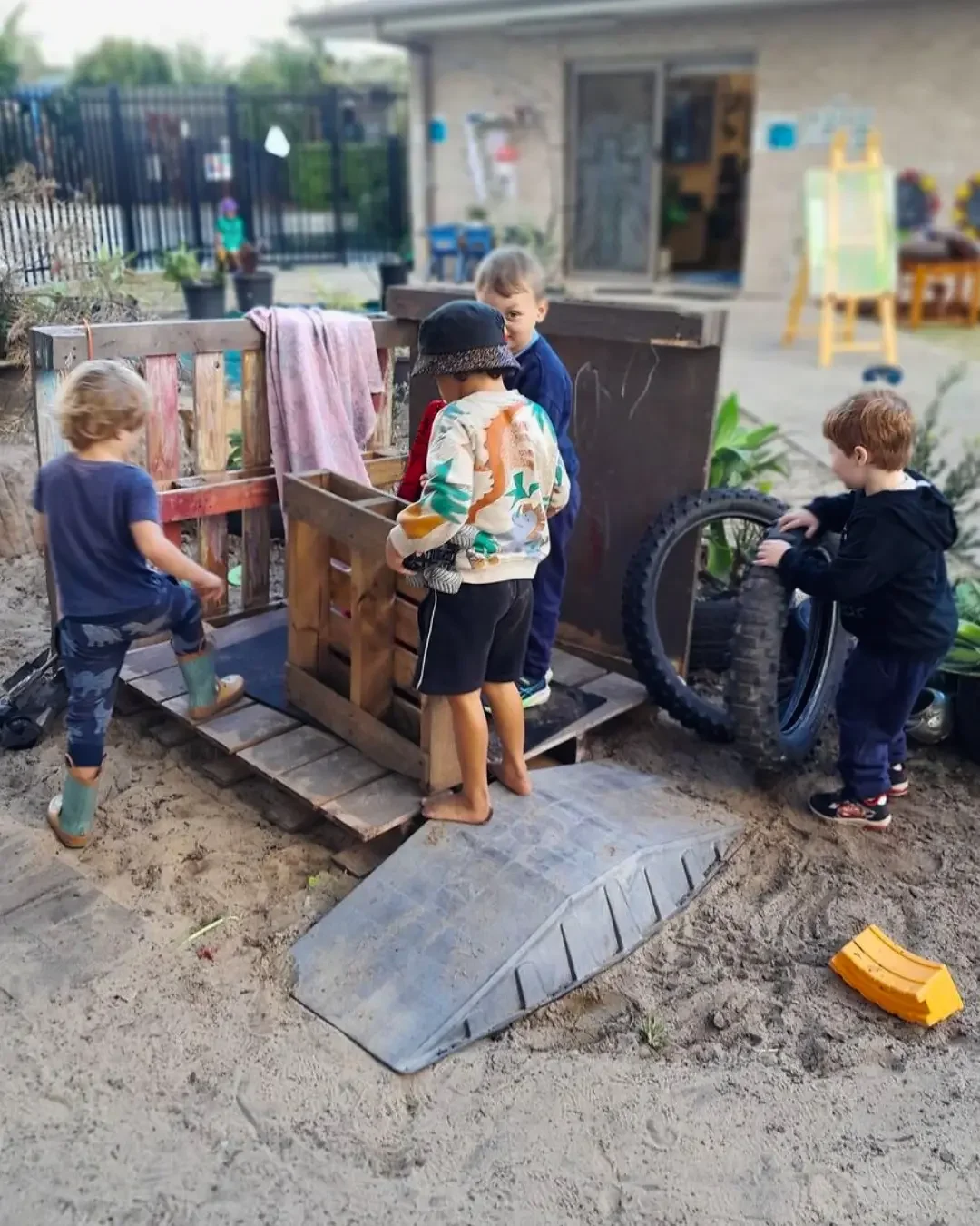 Large Loose Parts Play - Learning Hidden in the Mess