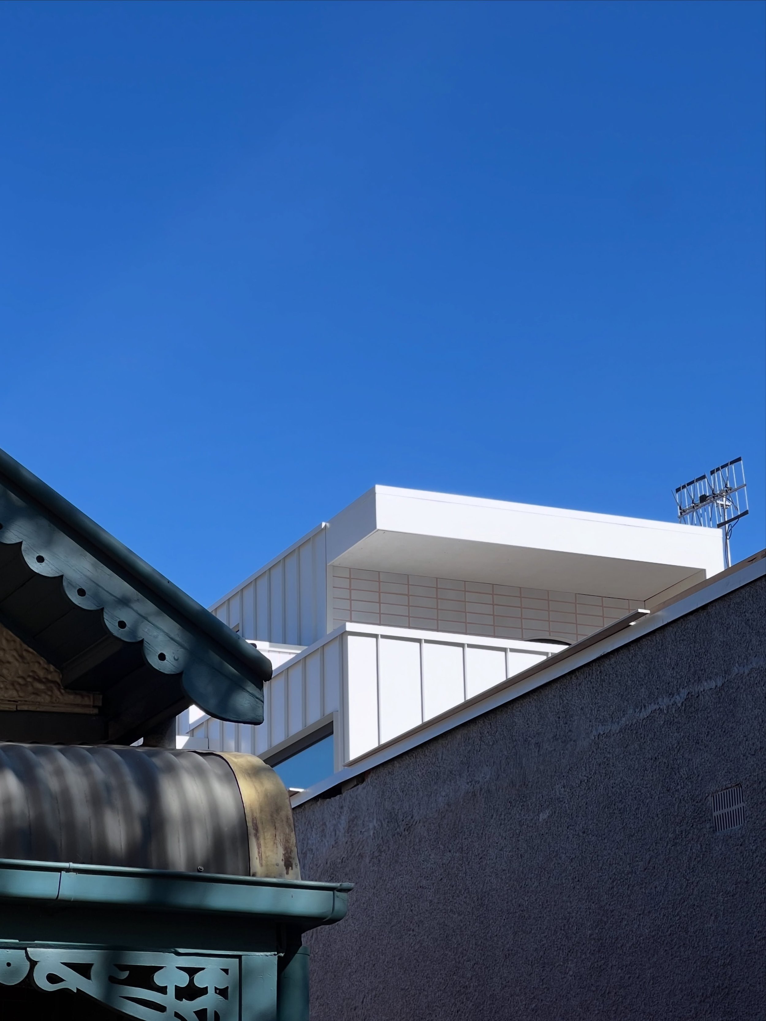 Nice day for a site visit 🥰 Excited to see this little guy on its way to completion! 
#innercityarchitecture #residentialextension #melbournearchitecture