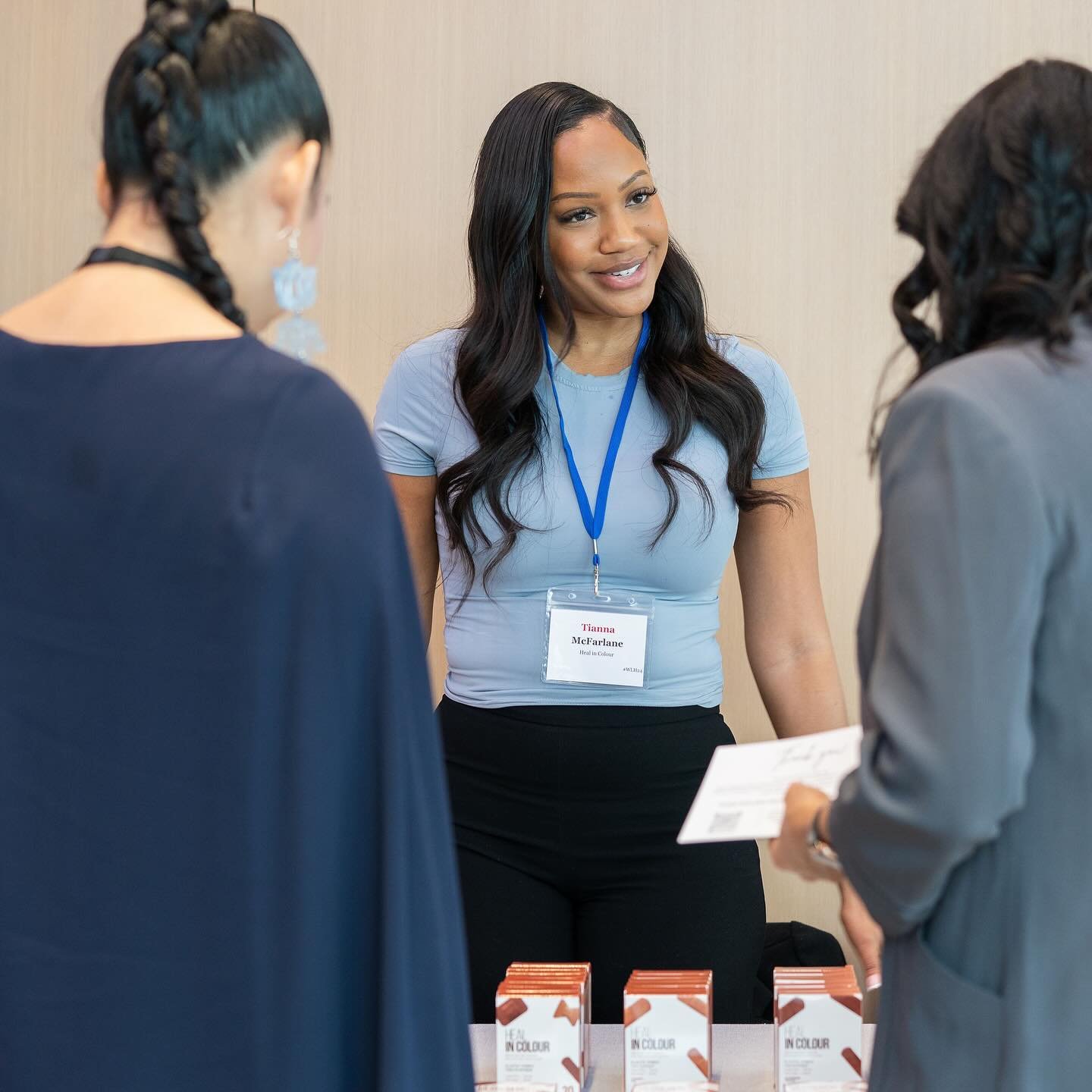 It&rsquo;s so beautiful to see women owned businesses flourishing 🌸💖🛍️ 

📸: @kapturedbykana for @theglobeevents Women Lead Here Summit x HER Market 

#womenowned #womensupportingwomen #womenempowerment #womeninbusiness #shopsmall #supportlocal #h