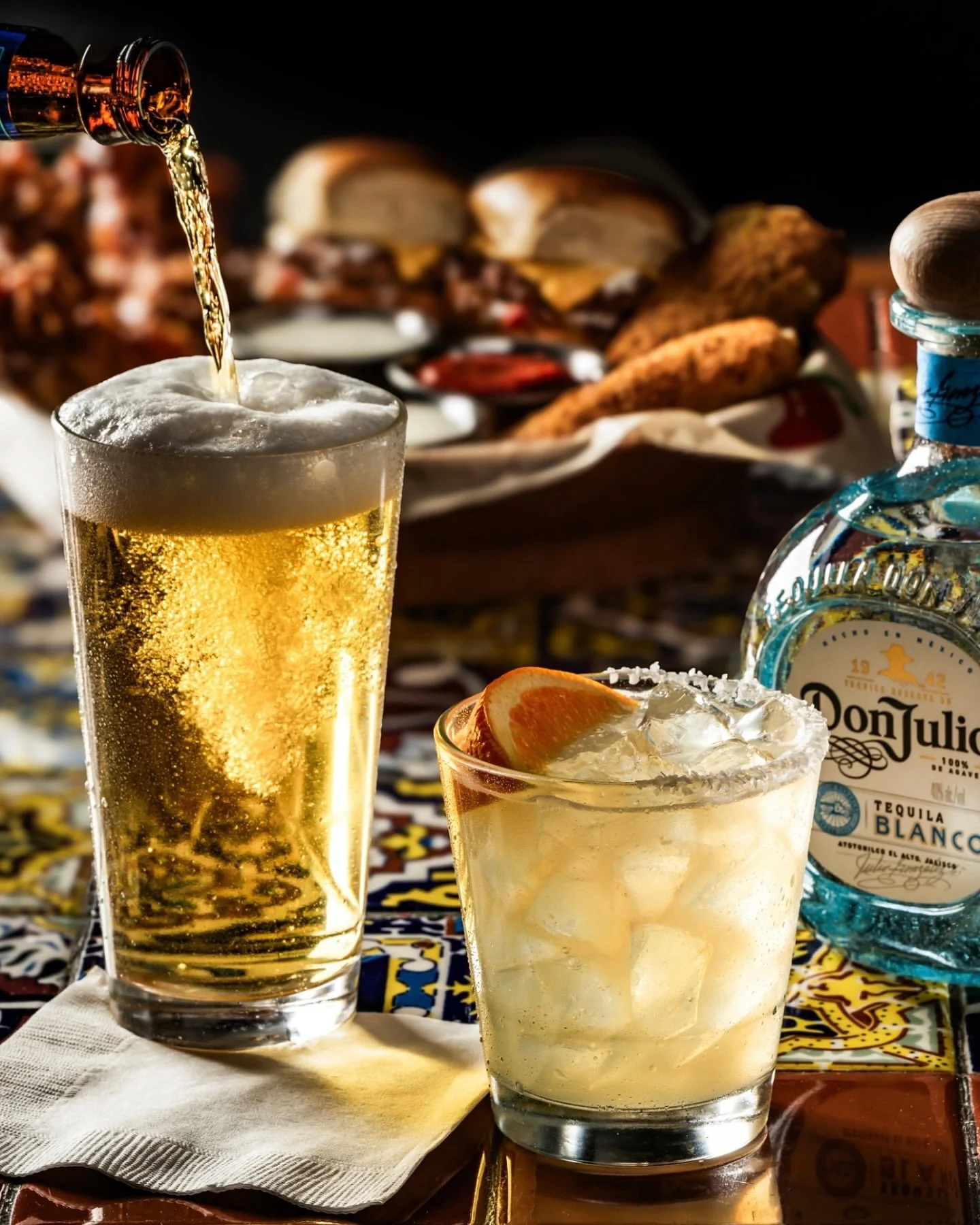 Chilis Beer Pour with Manny.JPG