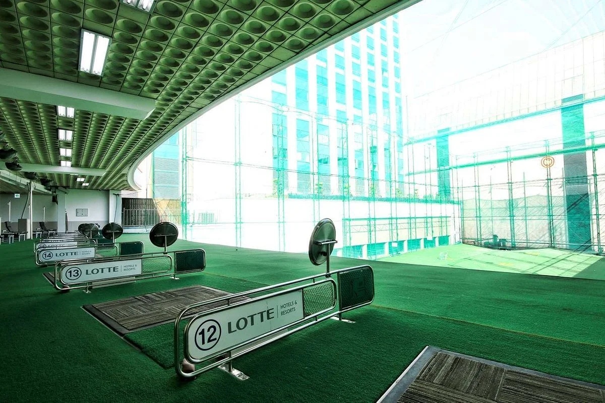 indoor-golf-at-lotte.jpg