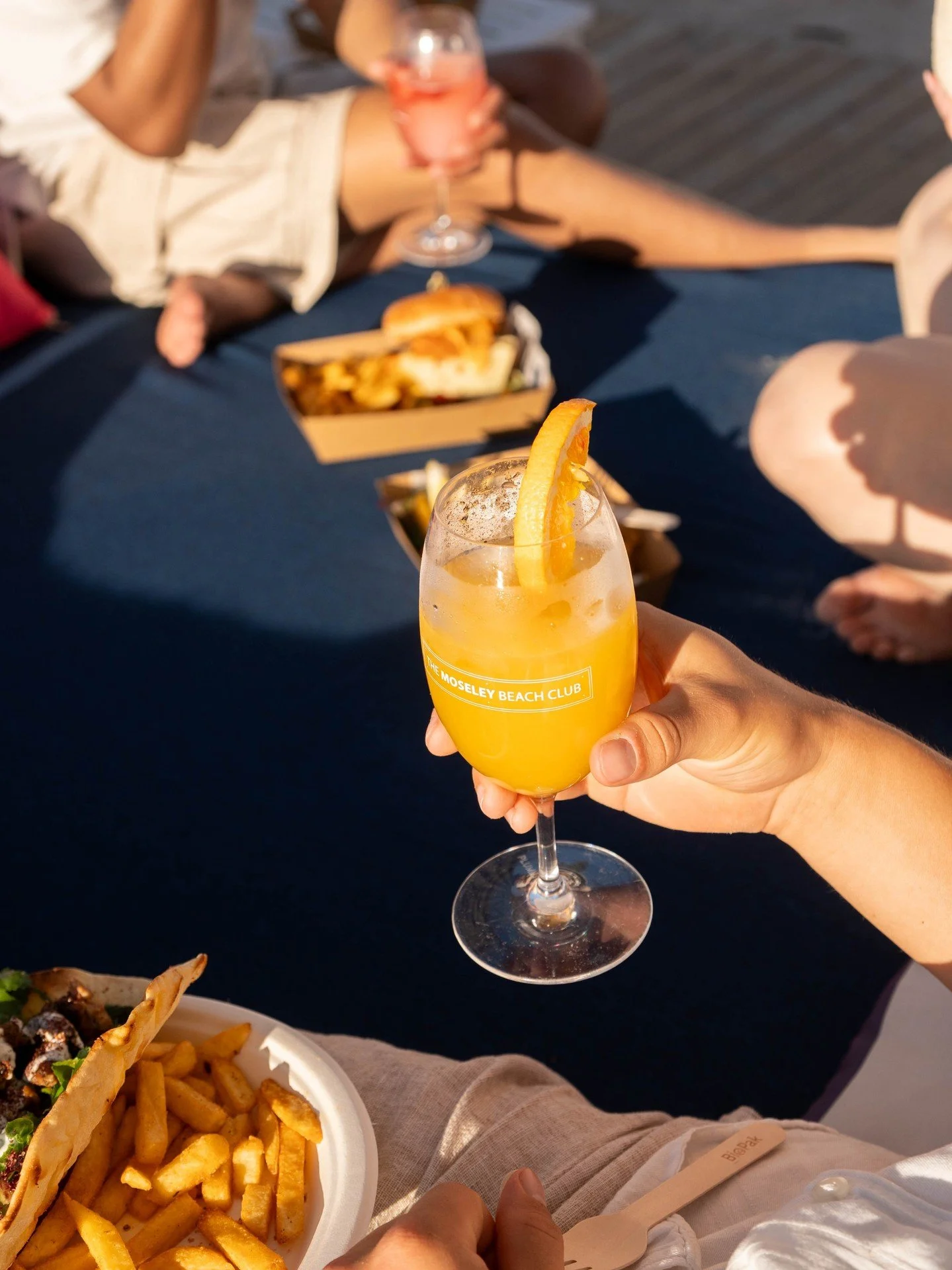 Live music by the sea 🌊 🍹

DJ from 5pm | Live musician from 7pm

See you there 🎶