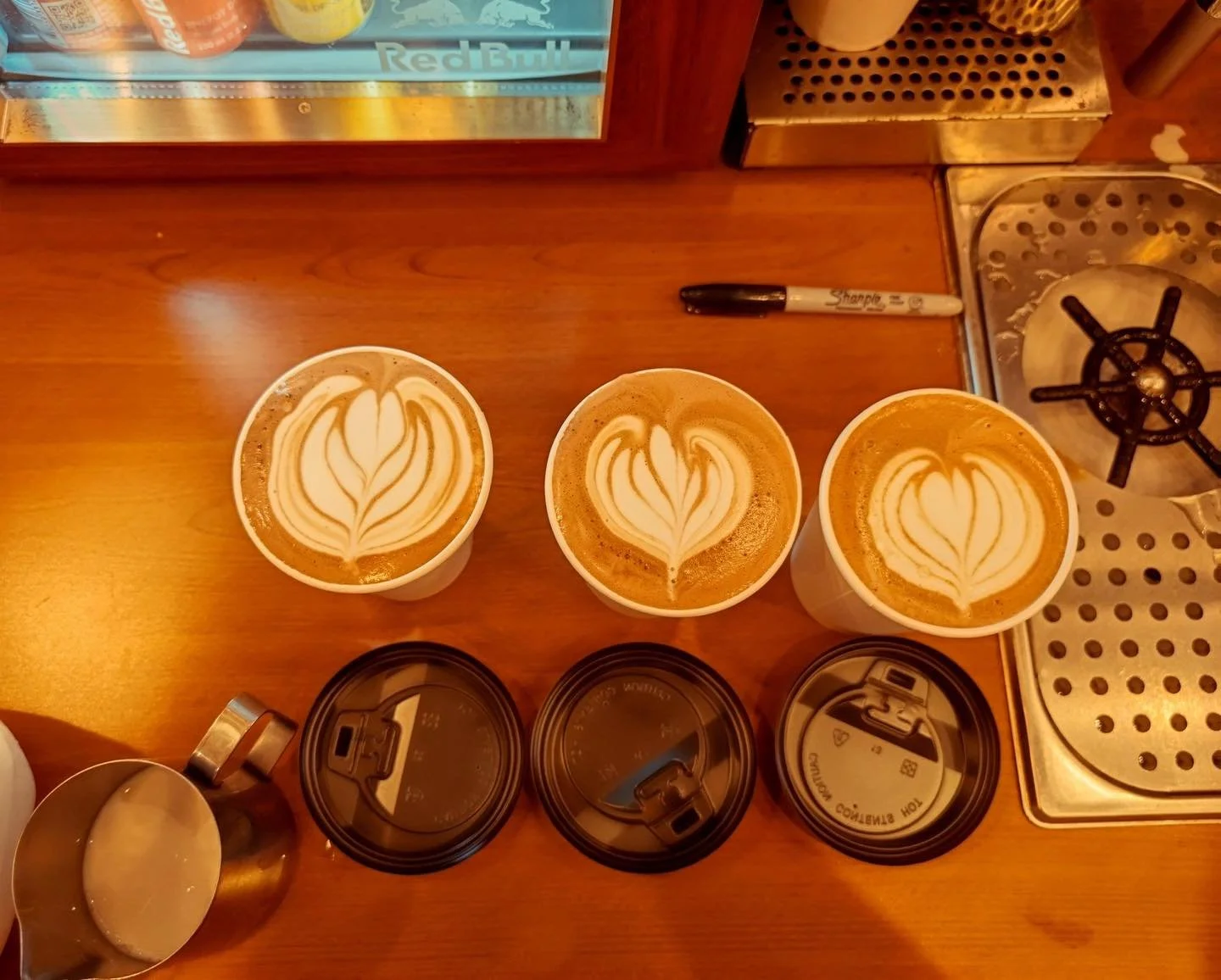 Happy Thursday, Lincoln!

They say consistency is the key to making new habits, so you should consistently drink our coffee!

Get into the habit of Charging Station Lattes!

Remember our extended hours from 6pm to Midnight!

Refill! Refill! Refill!


