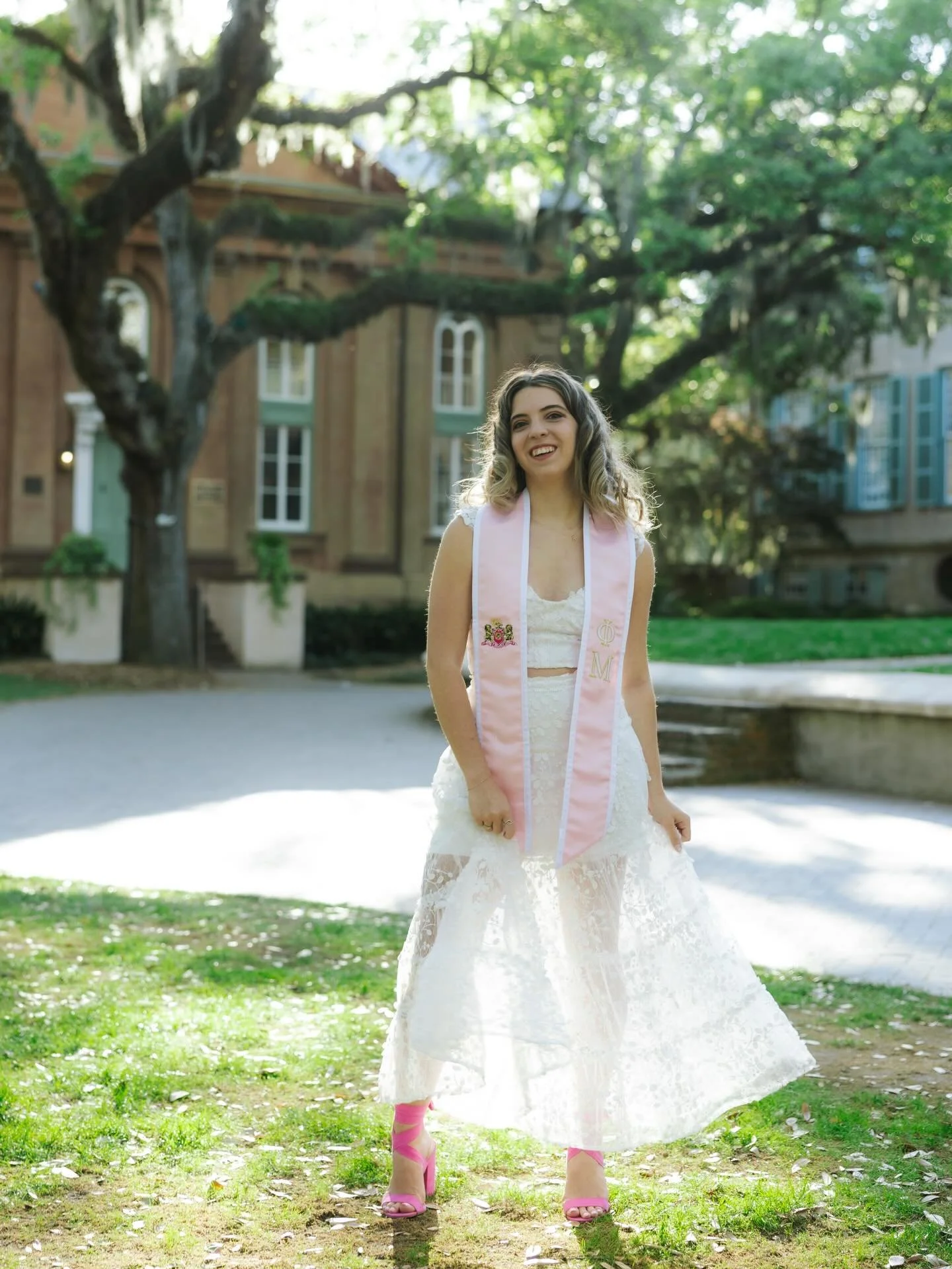 College of Charleston campus was made for perfect grad pics 🙂&zwj;↕️👩&zwj;🎓

.
.
.

#myrtlebeachphotographer #southcarolinaphotographer myrtle beach senior photographer#southcarolinaseniorphotographer senior photographer #charlestonphotographer ch