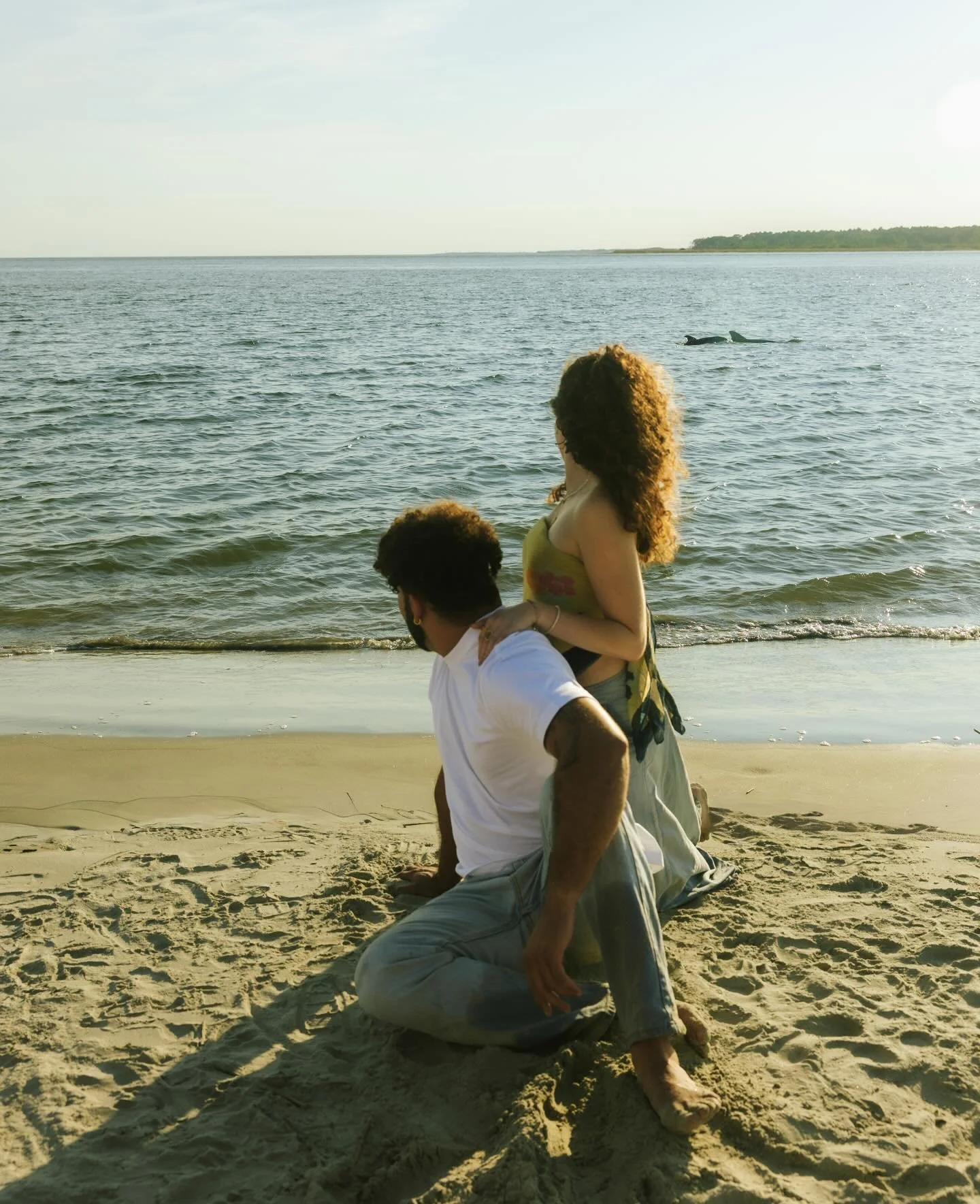 Spot photo-bombers in the background?? 🐬 I couldn&rsquo;t believe this moment! Fun fact, even though I grew up by the beach I&rsquo;d never spotted a dolphin before. Not until this weekend at Seabrook Island 🥰

Event: @photocampevents
Camp Host: @a