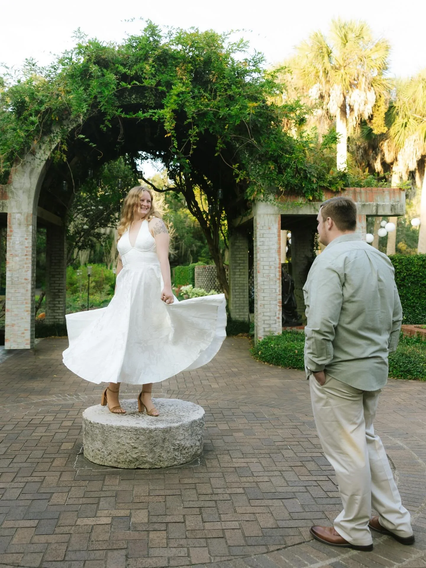 More from this evening at @brookgreen_gardens 🤍💍
.
.
.
myrtle beach #myrtlebeachphotographer south carolina #southcarolinaphotographer portrait photographer couple session engagement photo inspo engaged engagement session #charlestonphotographer ch