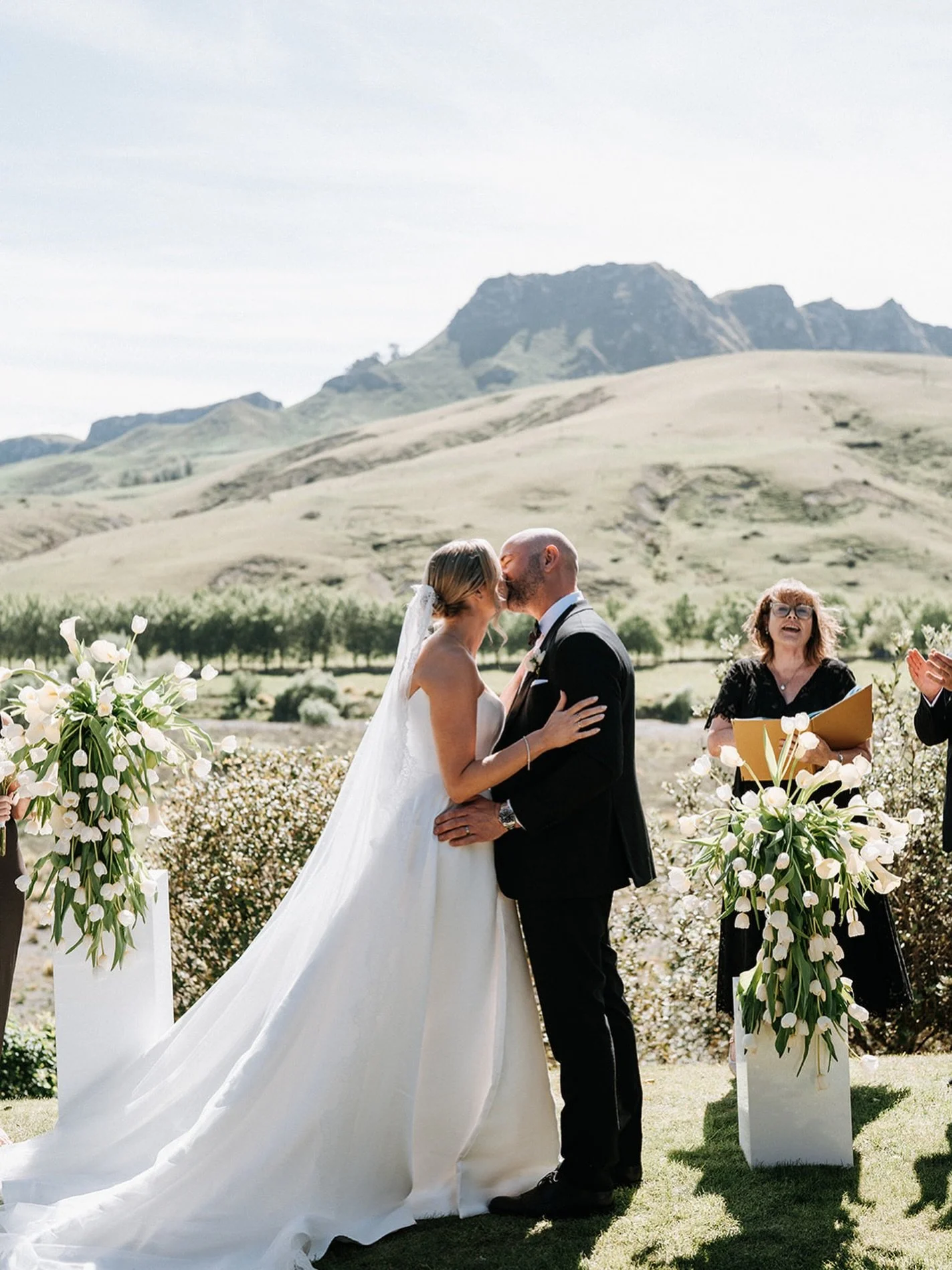Tulip &amp; Calla ceremony waterfalls for F&amp;S 🤍 

@meredithlord