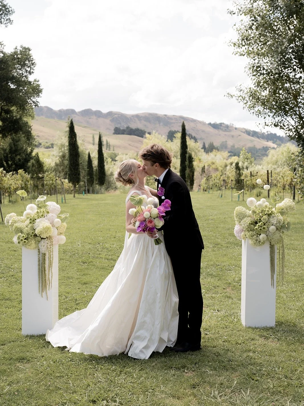 Gorgeous photos by @amour.weddings_ E&amp;H 💚

@theriverhouse_hb 
@micki_makeupetc 
@societyandcoevents