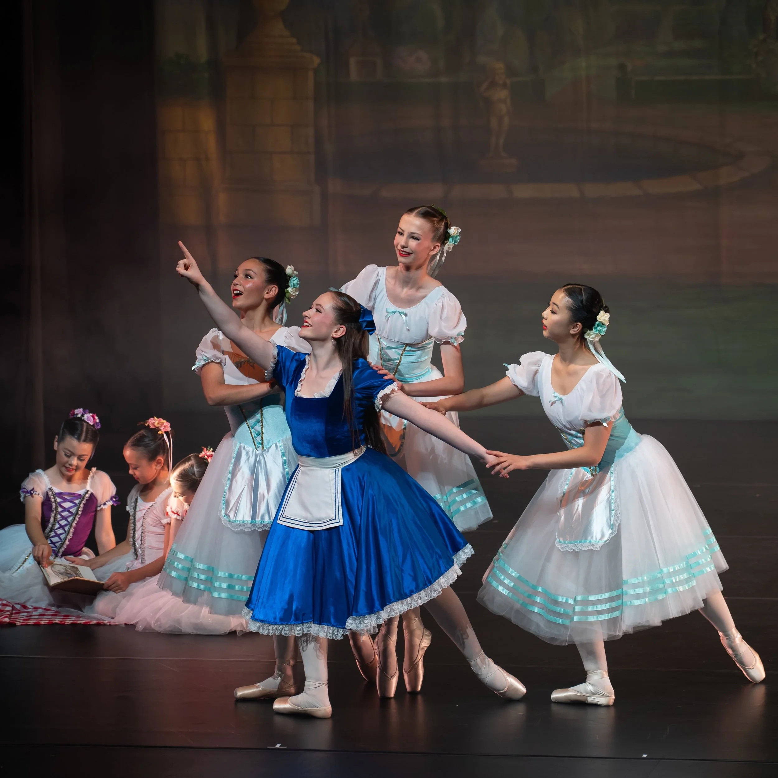 Follow Alice as curiosity leads her into a world where nothing is quite as it seems. 💙📖🐇
📸 @enpointe.productions