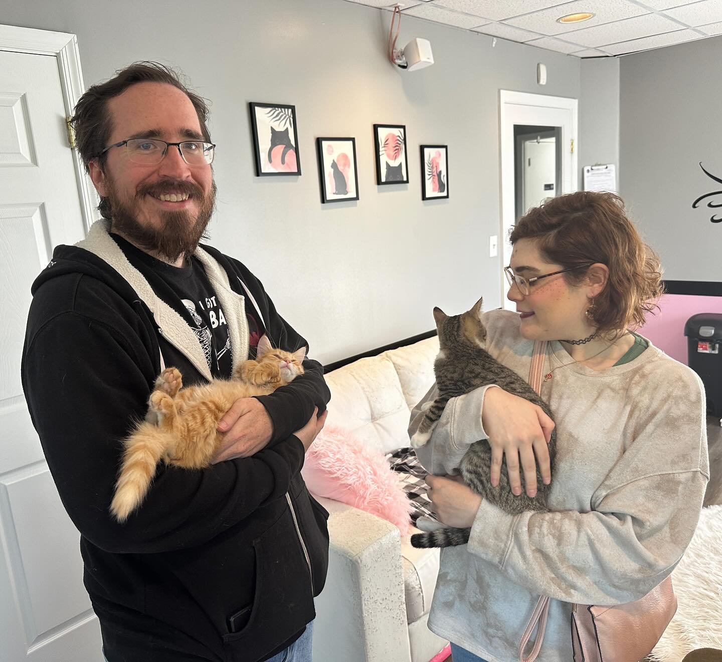 🚨 ADOPTION ALERT🚨 We have 2️⃣ pairs of kitten adoptions to share today! Congratulations to Kendall (#145), Khloe (#146), Kat Fitso (#147), and Chicken Little (#148) 🎉 

Thanks so much for giving our kitt-inmates their furever homes 🩷 

#cat #cats