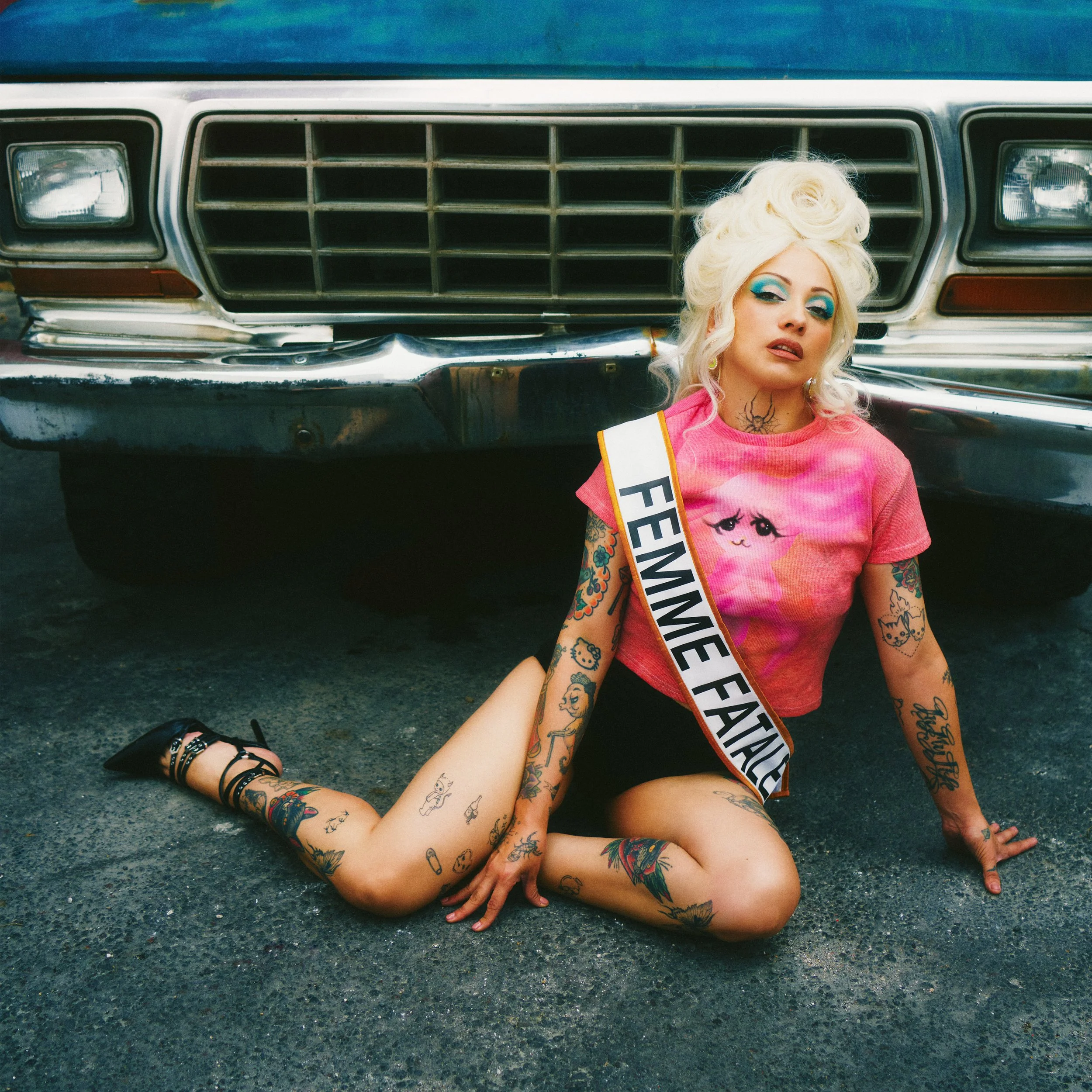 1 - Mon Laferte - Femme Fatale - Neil Krug.jpg