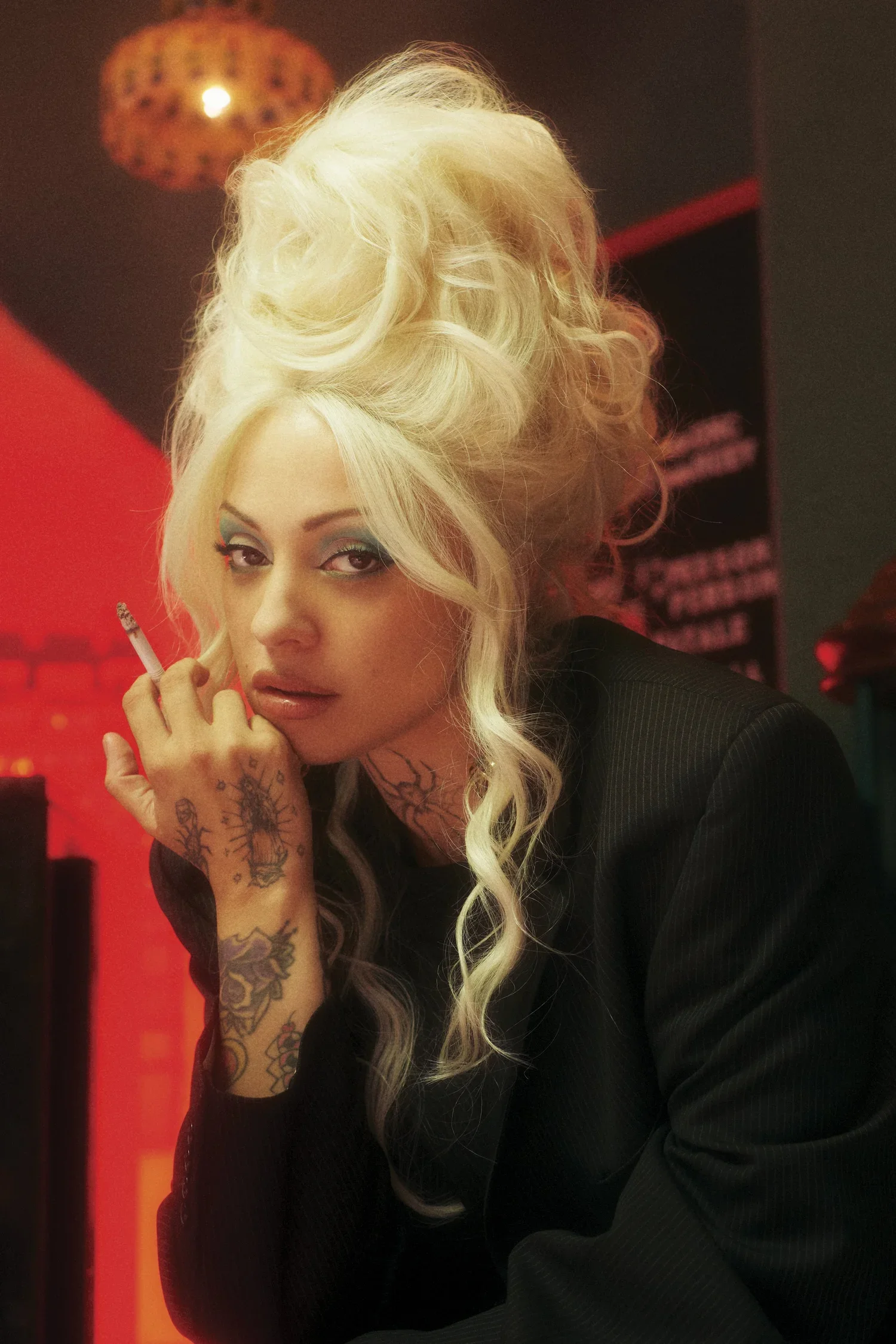 9+-+Mon+Laferte+-+Femme+Fatale+-+Neil+Krug.jpg.webp